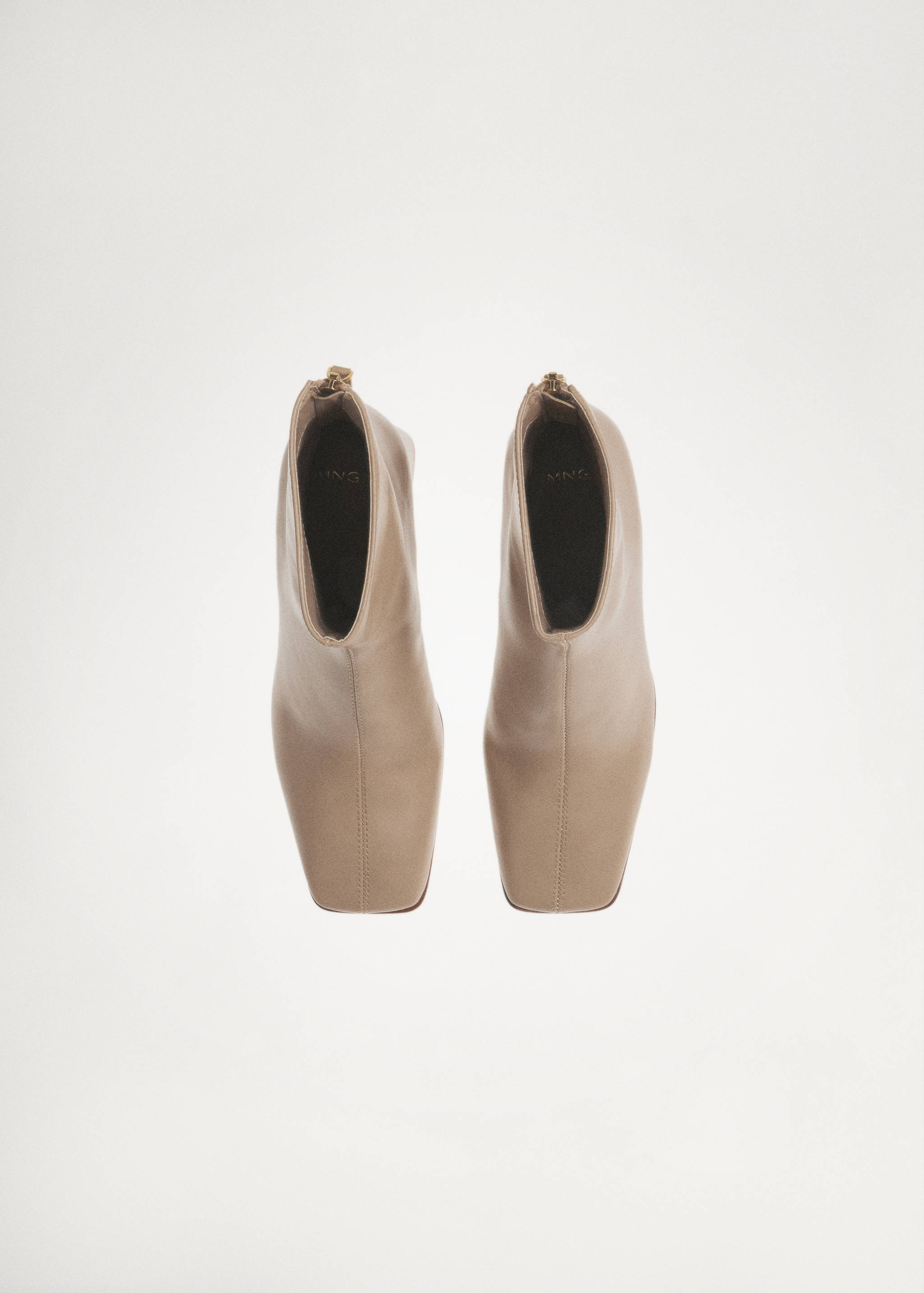 Block ankle boots with square toe - Details of the article 5