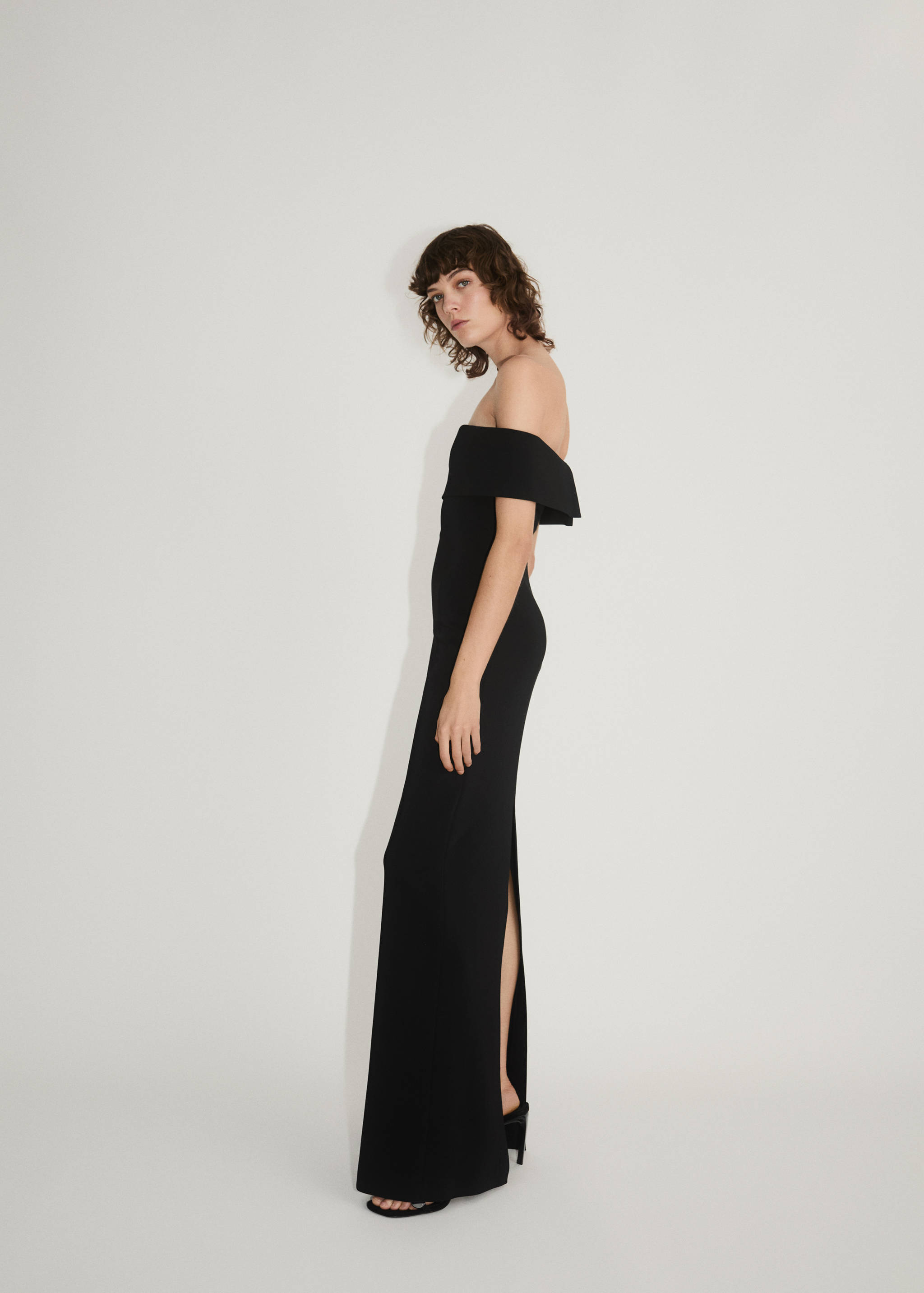 Off-the-shoulder dress with slit detail - Details of the article 1
