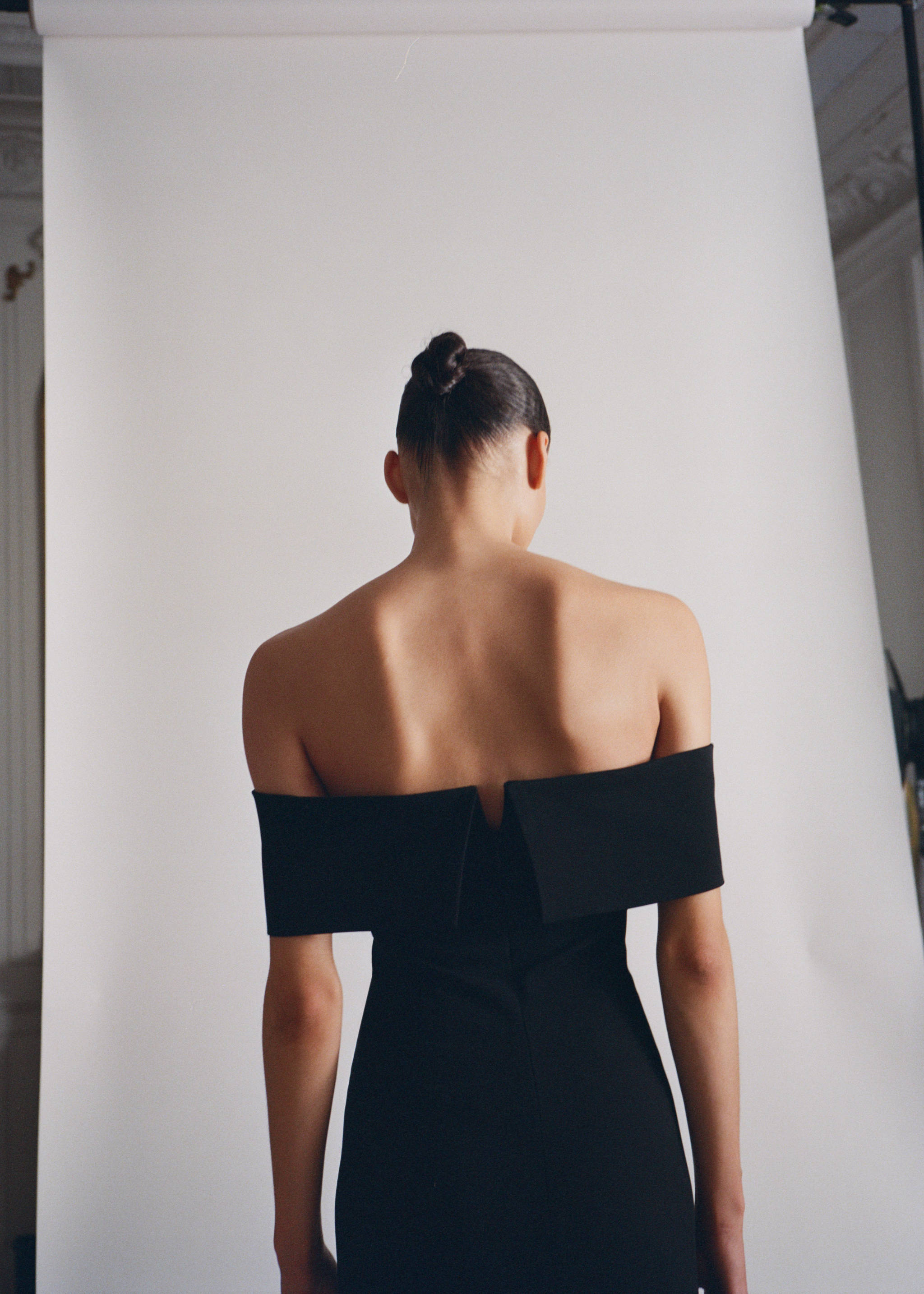 Off-the-shoulder dress with slit detail - Details of the article 6