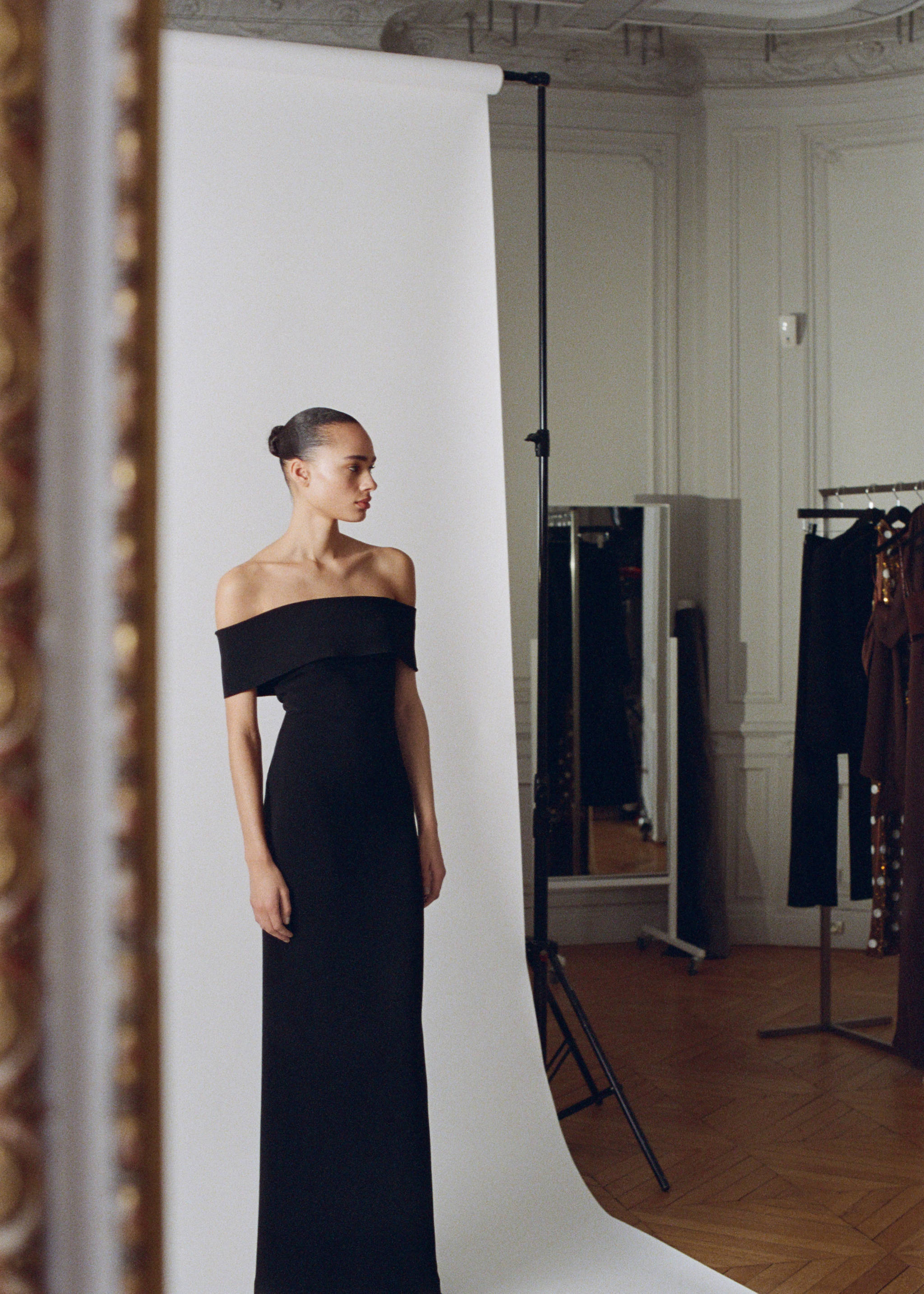 Off-the-shoulder dress with slit detail - Details of the article 9