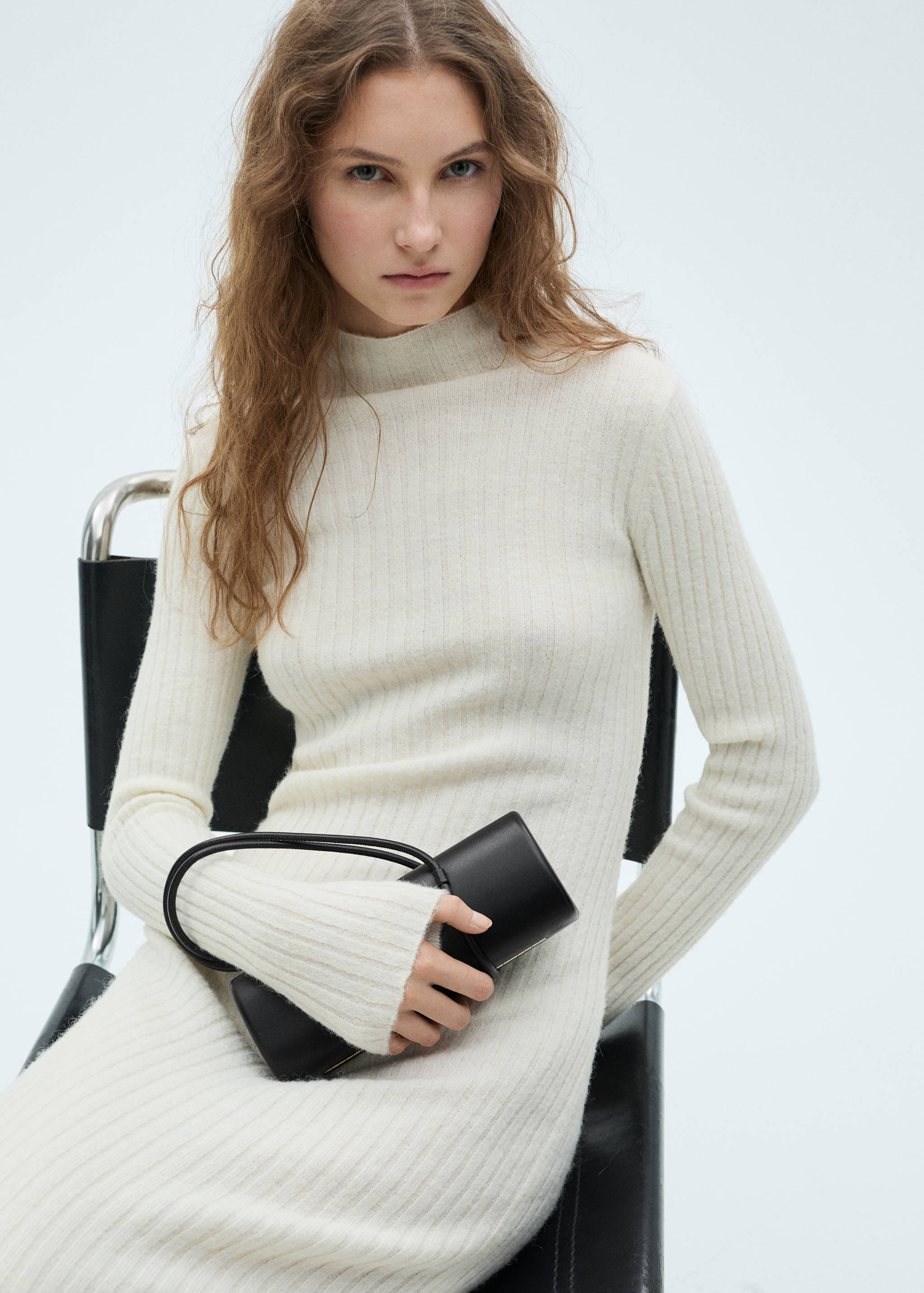 حقيبة كلاتش بمقبض مزدوج - رؤية عامة