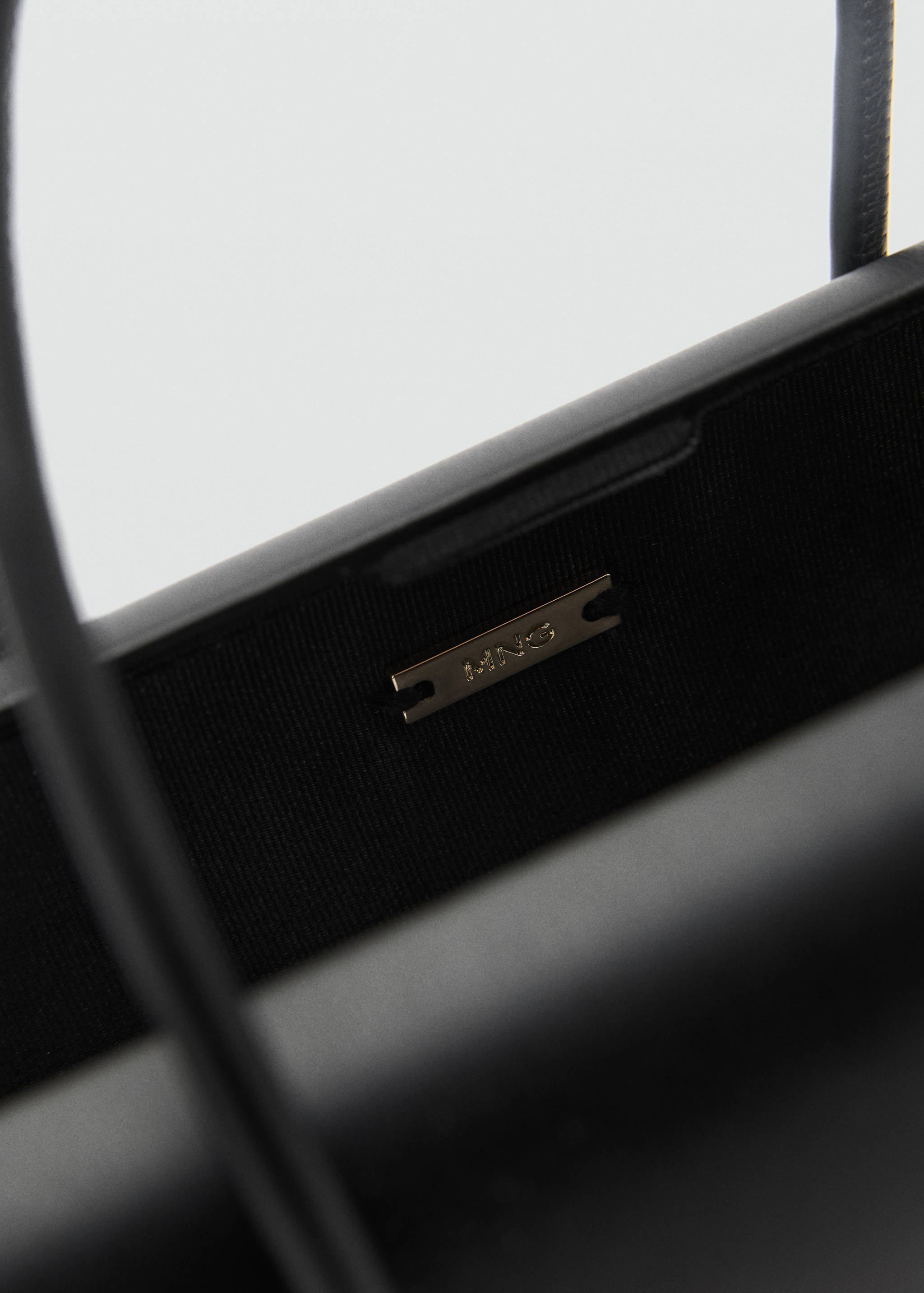 حقيبة كلاتش بمقبض مزدوج - تفاصيل المنتج 3