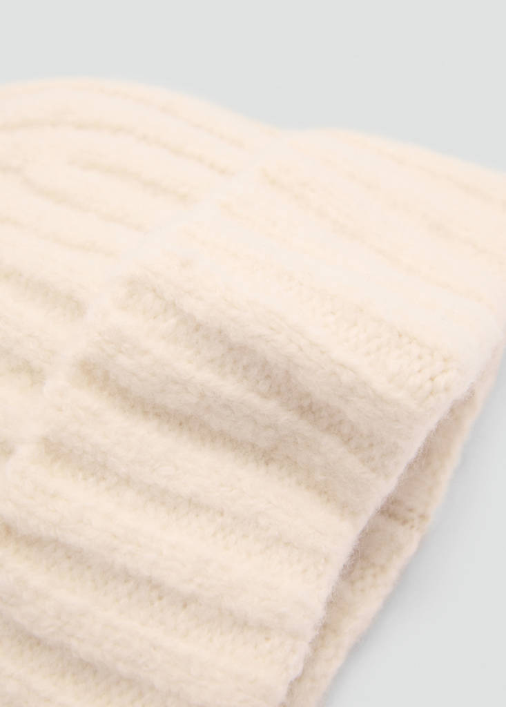 Ribbed knit beanie — Ecru