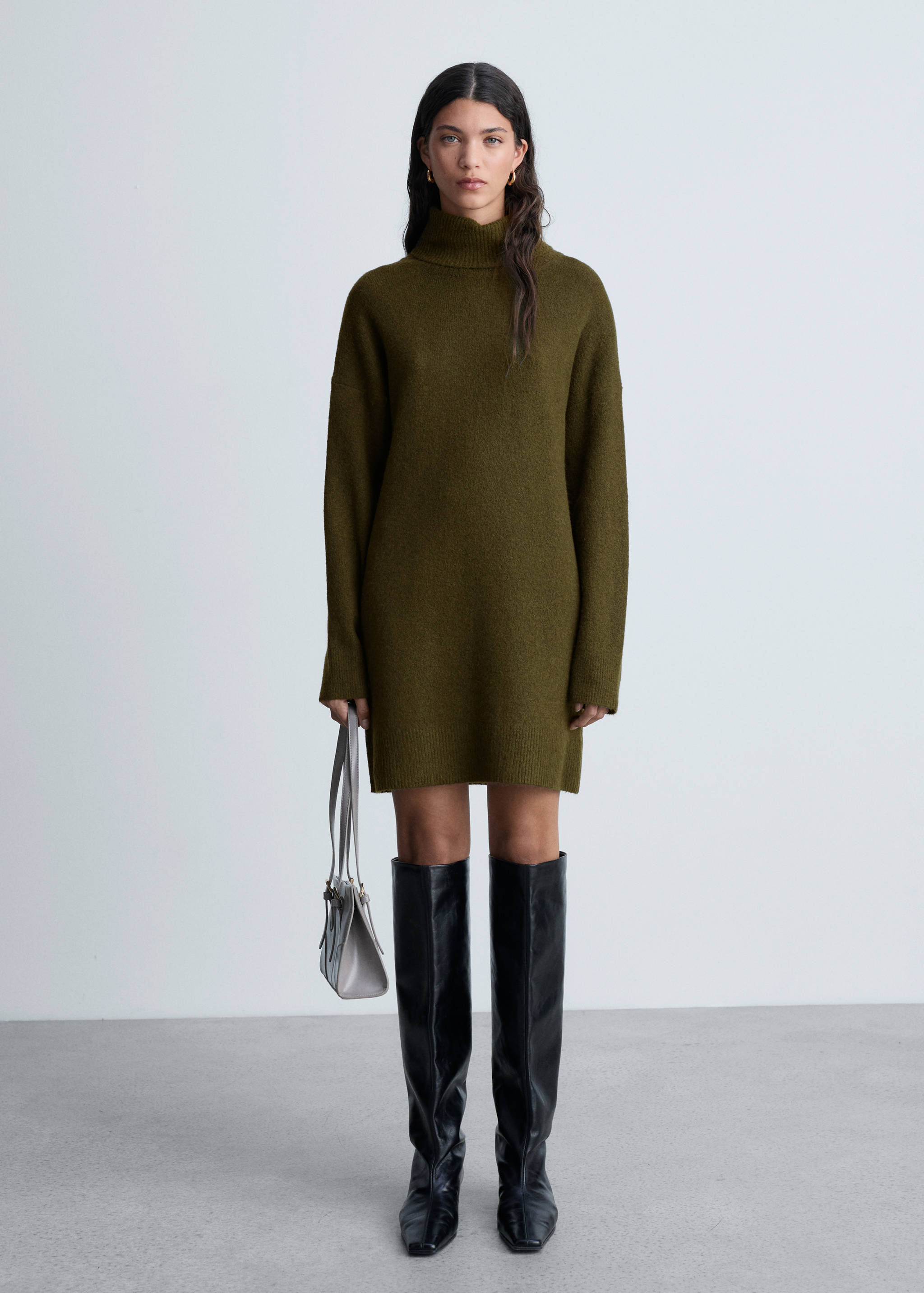 Knitted turtleneck dress - General plane