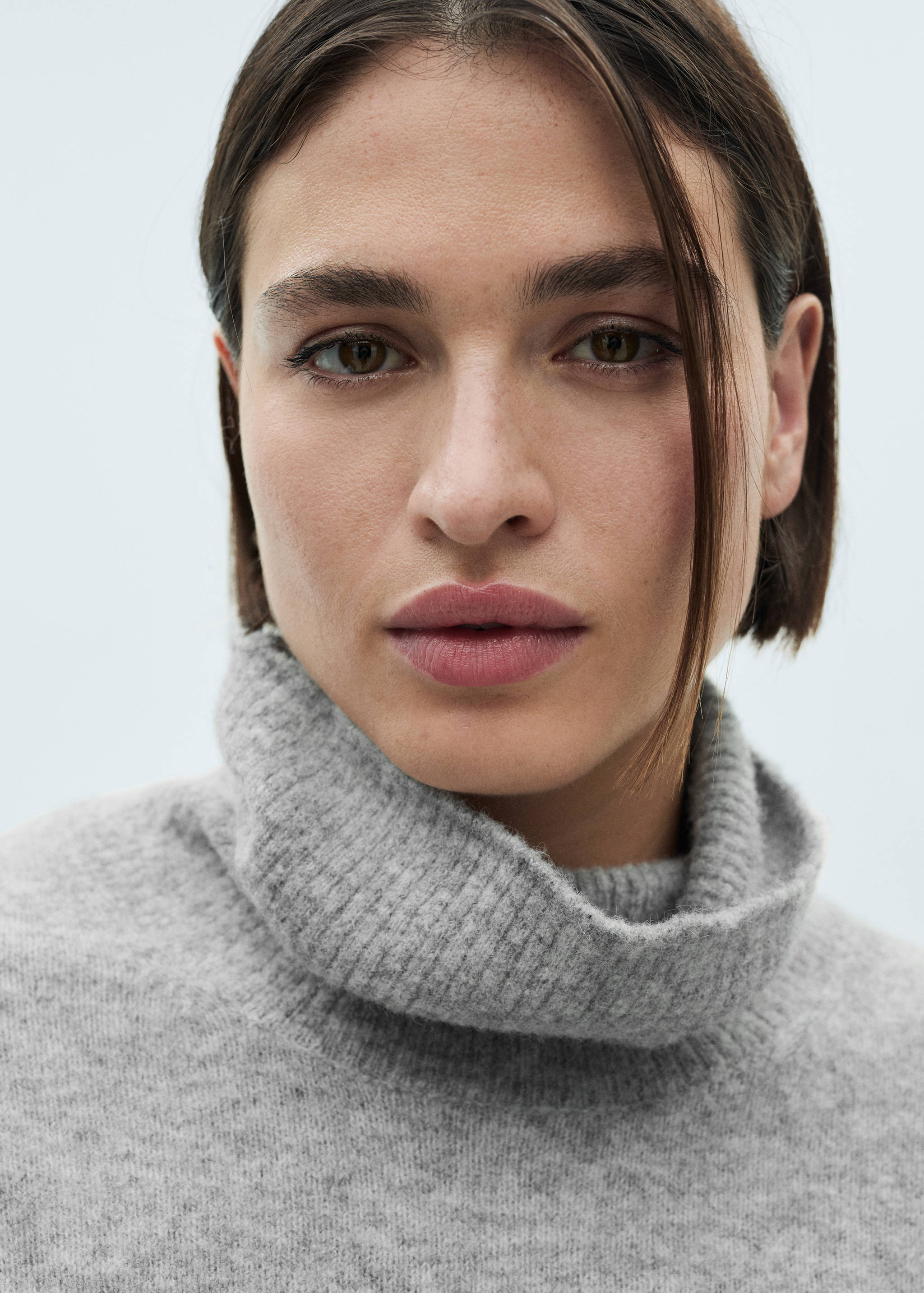 Knitted turtleneck dress - Details of the article 4