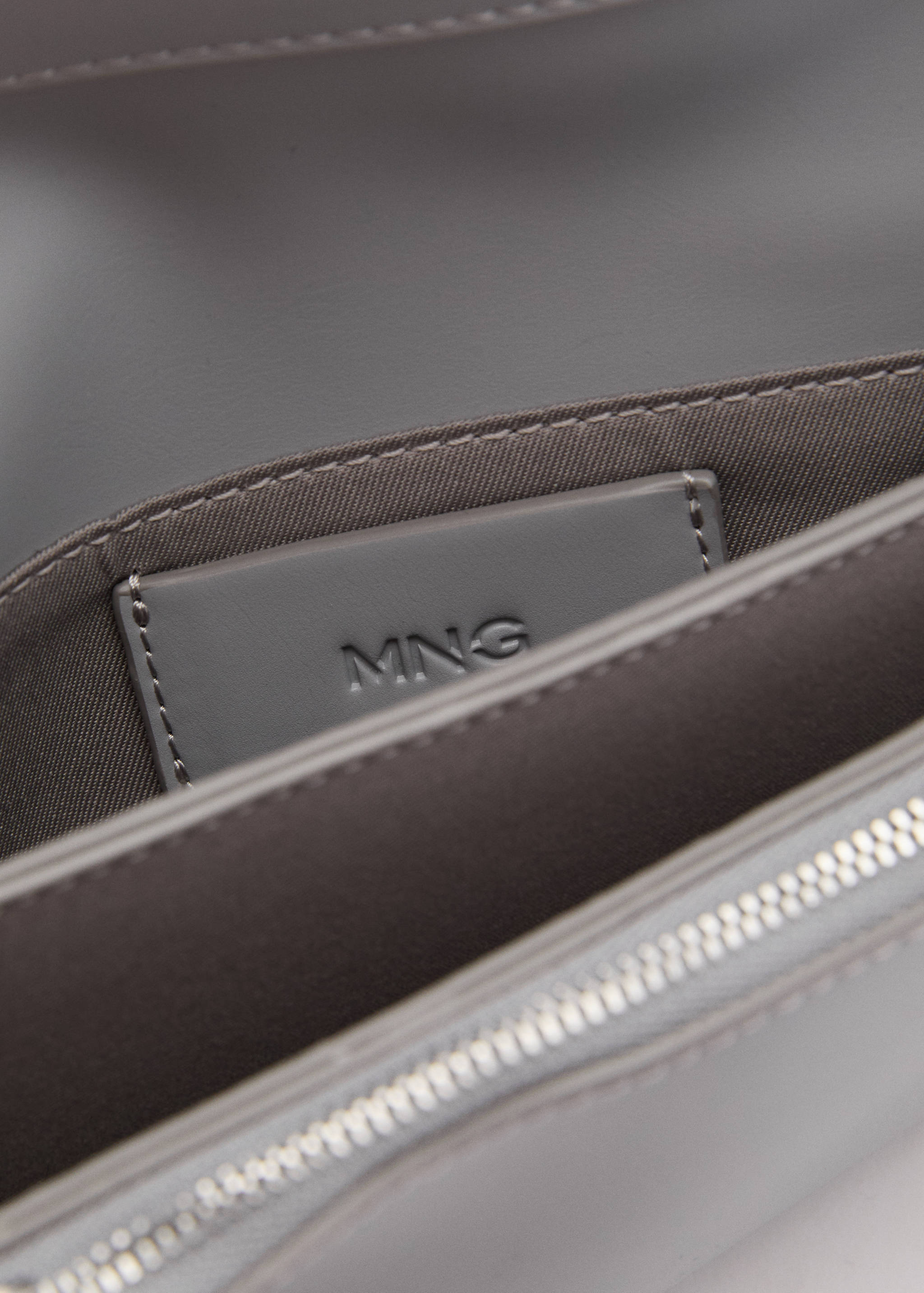 حقيبة كروس بغطاء - تفاصيل المنتج 3