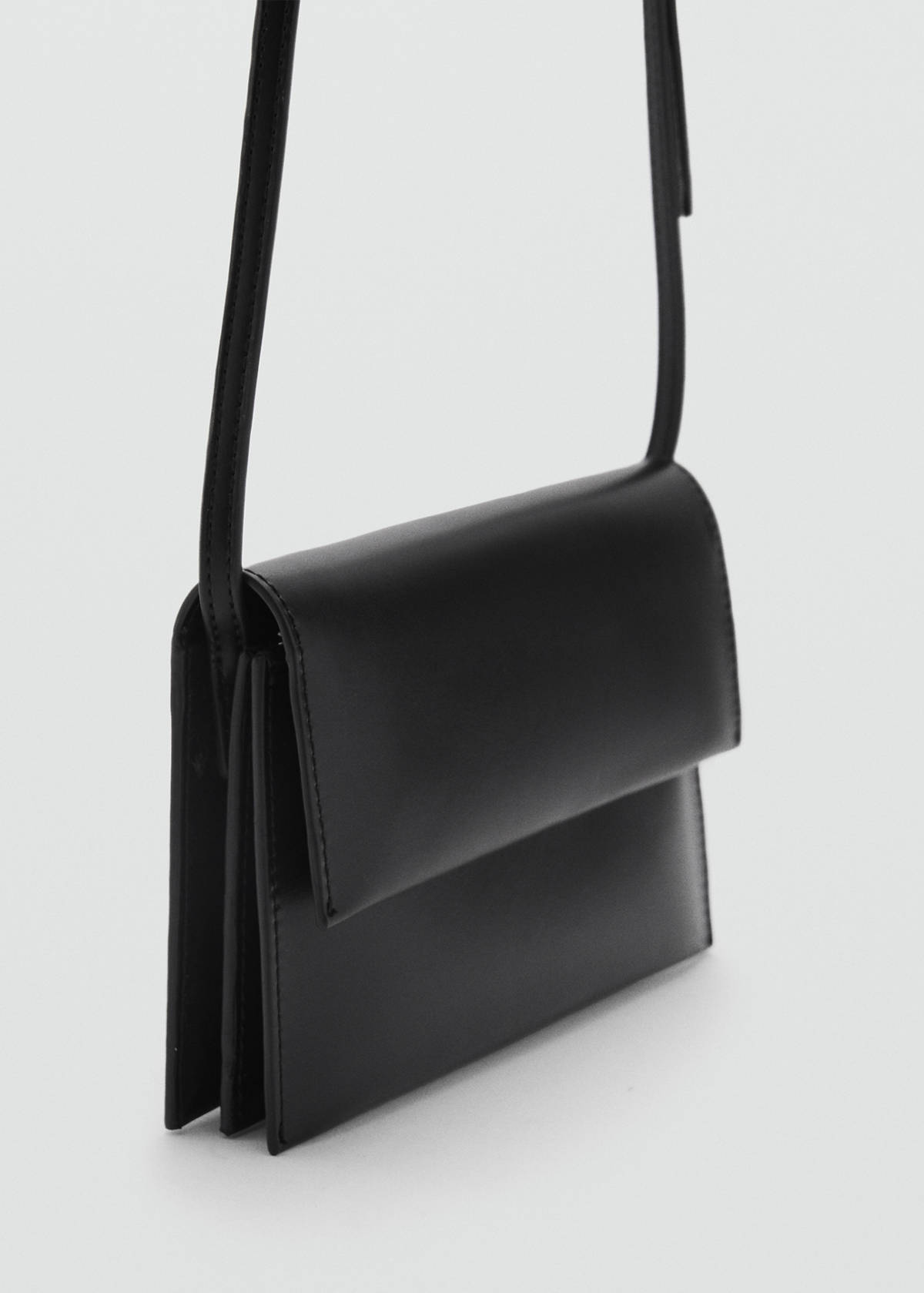 Crossbody bag with flap — Black