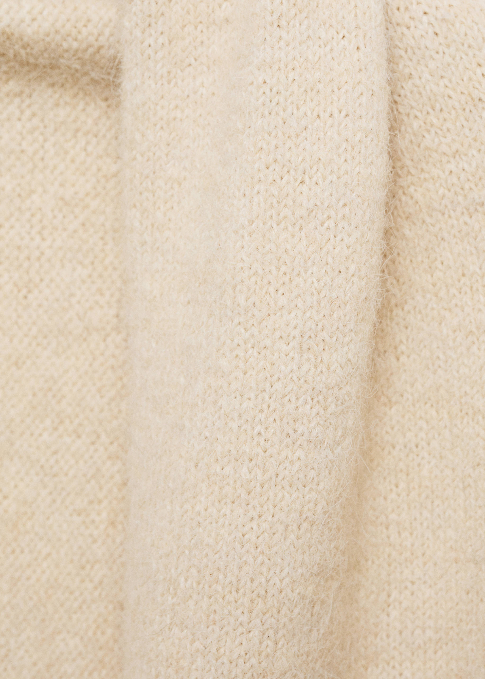 Xaile de malha com franjas nas extremidades - Pormenor do artigo 1