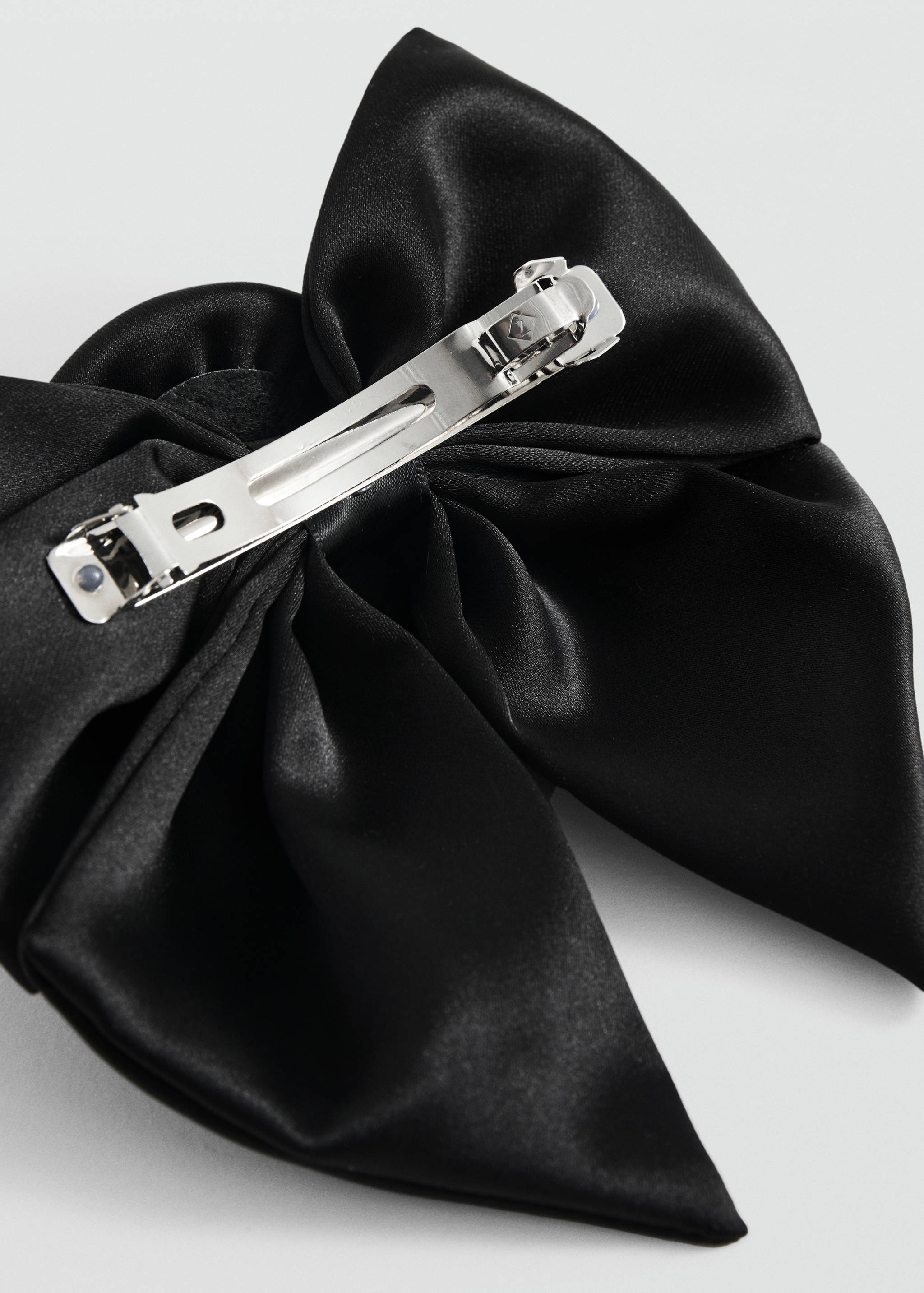Barrette nœud détail fleur - Plan moyen