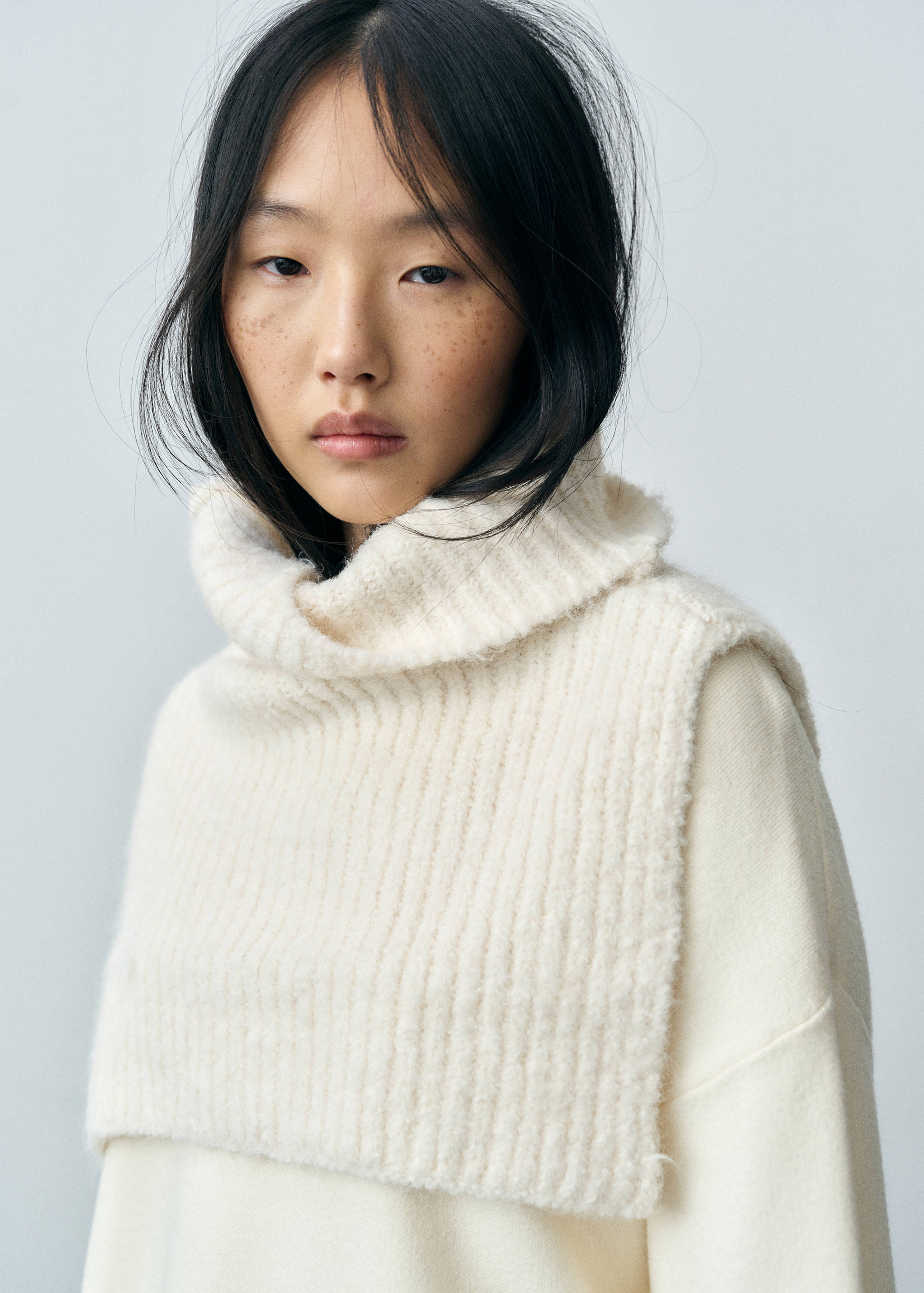 Crop turtleneck shawl - General plane