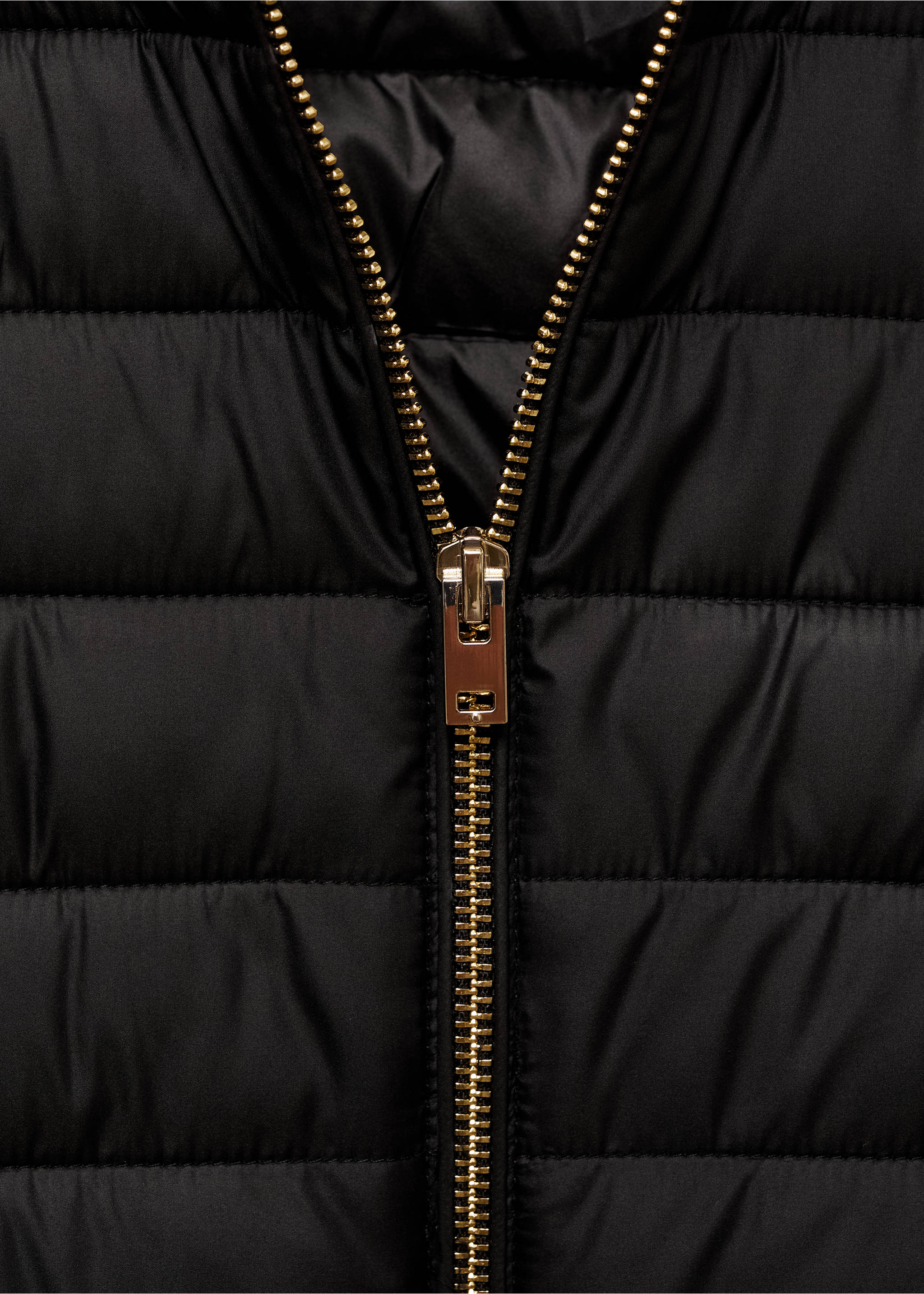 Quilted gilet - Details of the article 8, Black. Ref: 87040346-00.