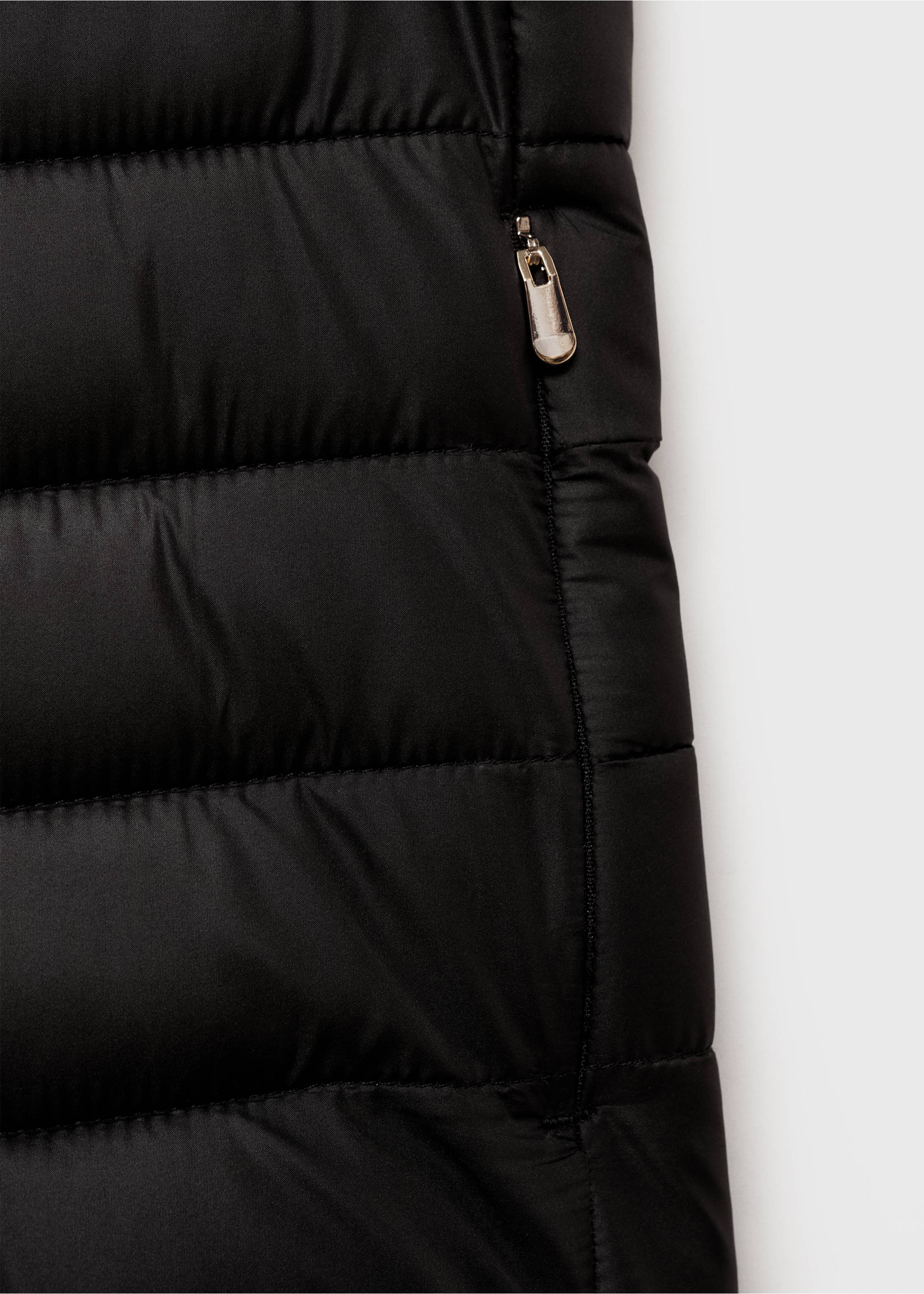 Quilted gilet - Details of the article 0, Black. Ref: 87040346-00.