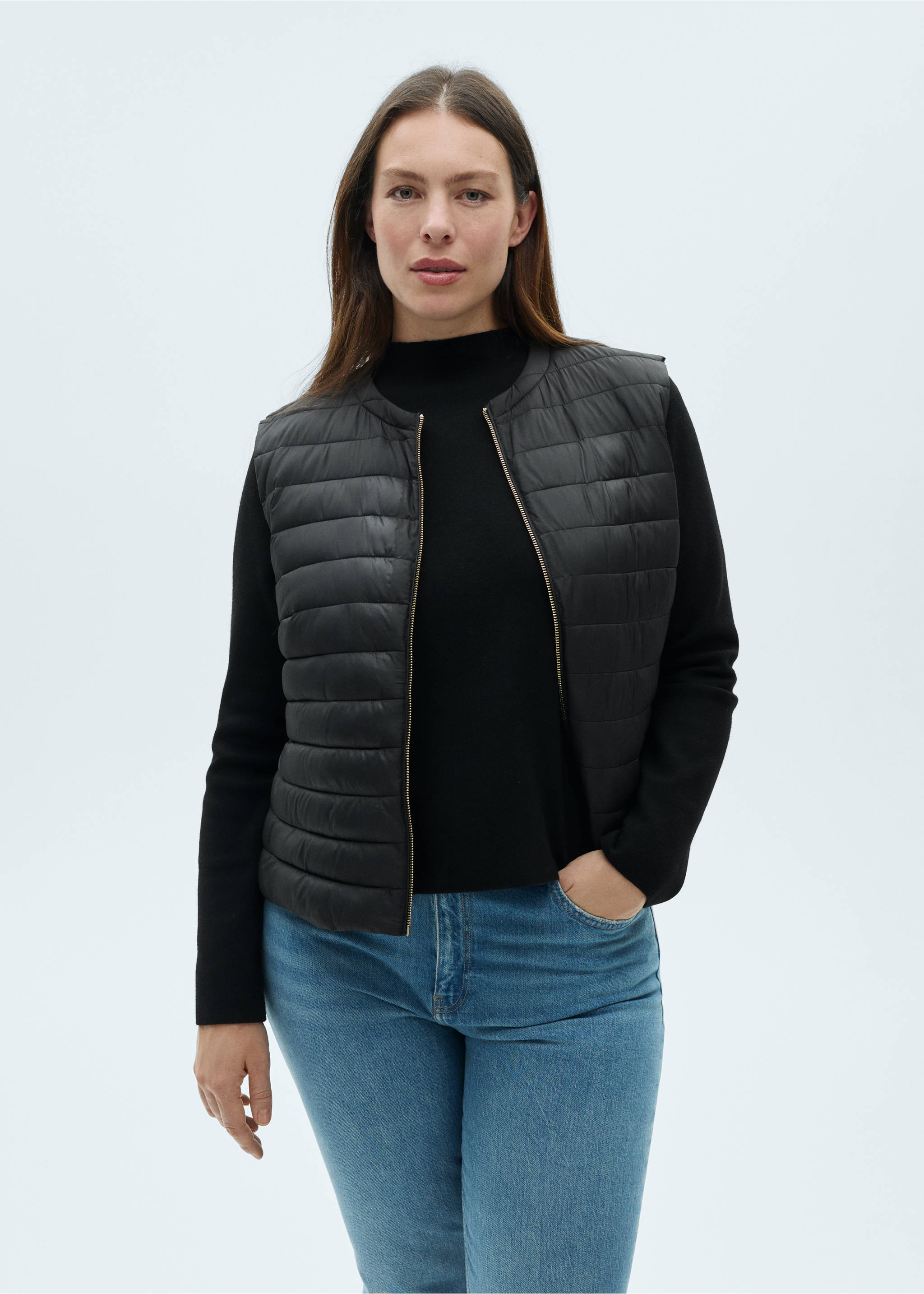 Quilted gilet - Details of the article 5, Black. Ref: 87040346-00.