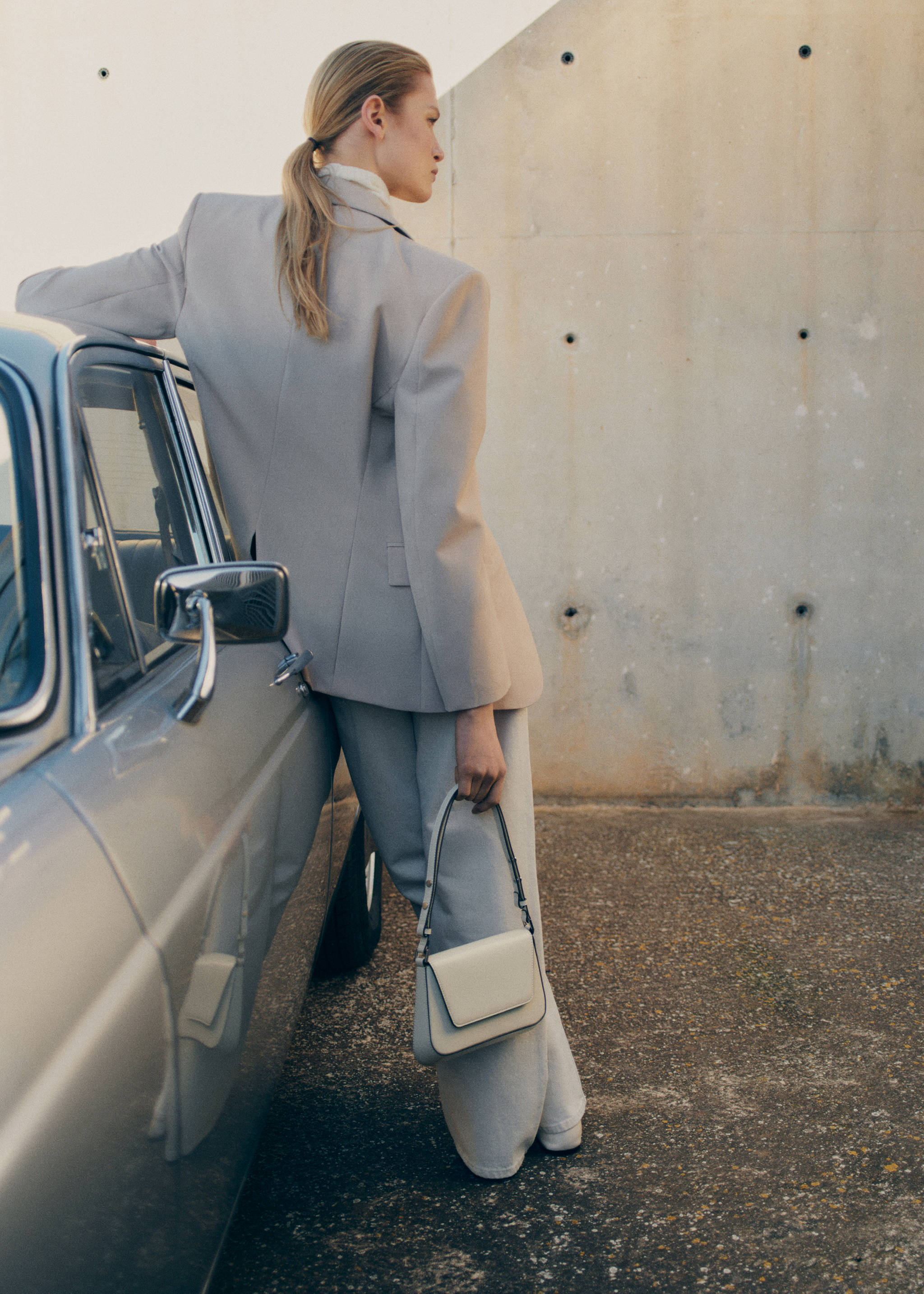 Shoulder bag with strap - General plane