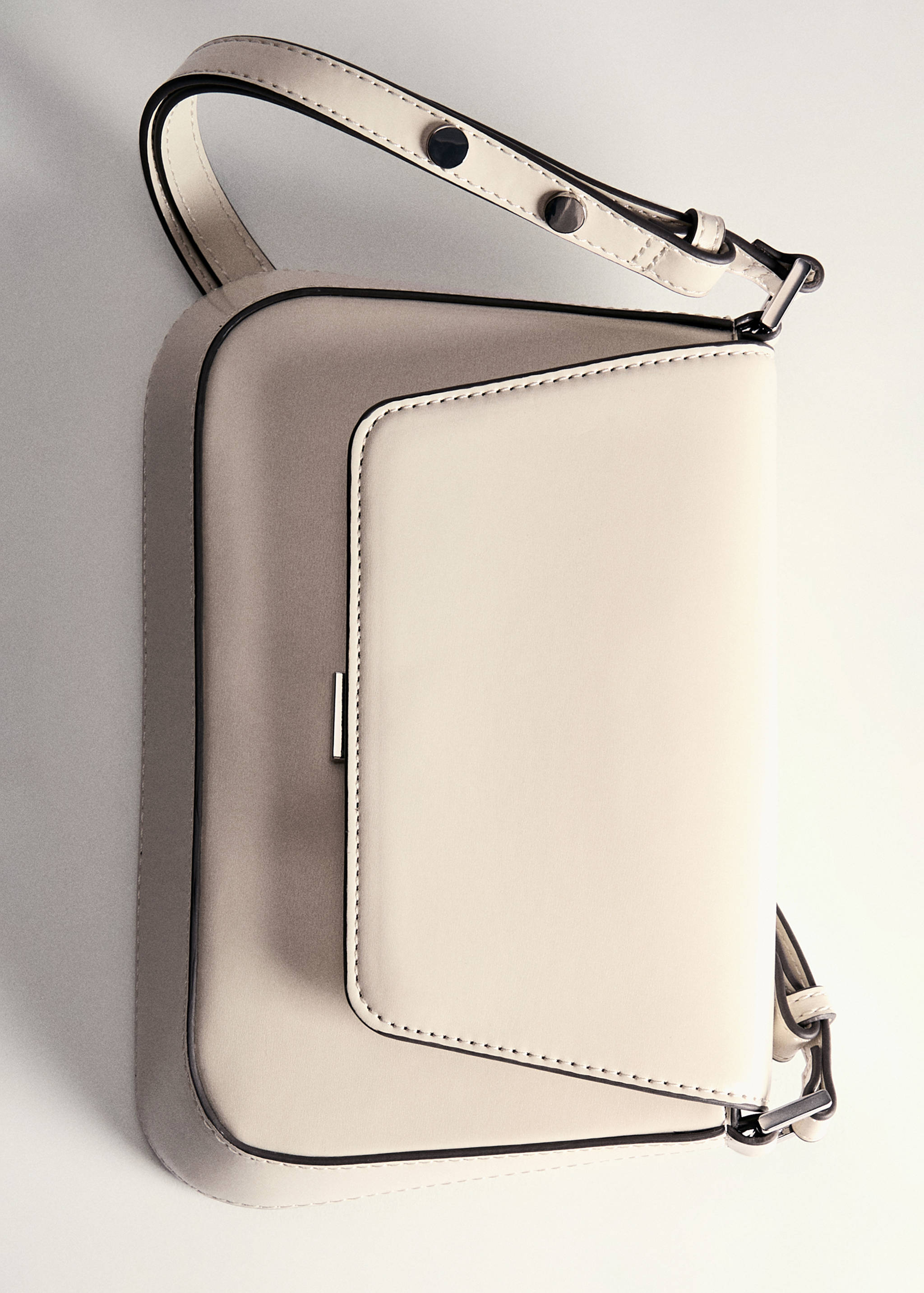 Shoulder bag with strap - Details of the article 5