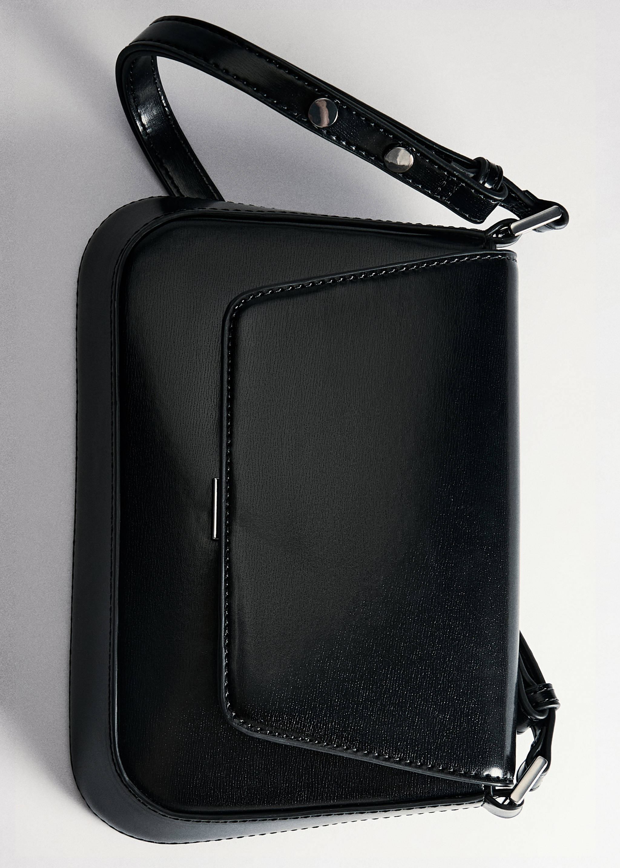 Shoulder bag with strap - Details of the article 5