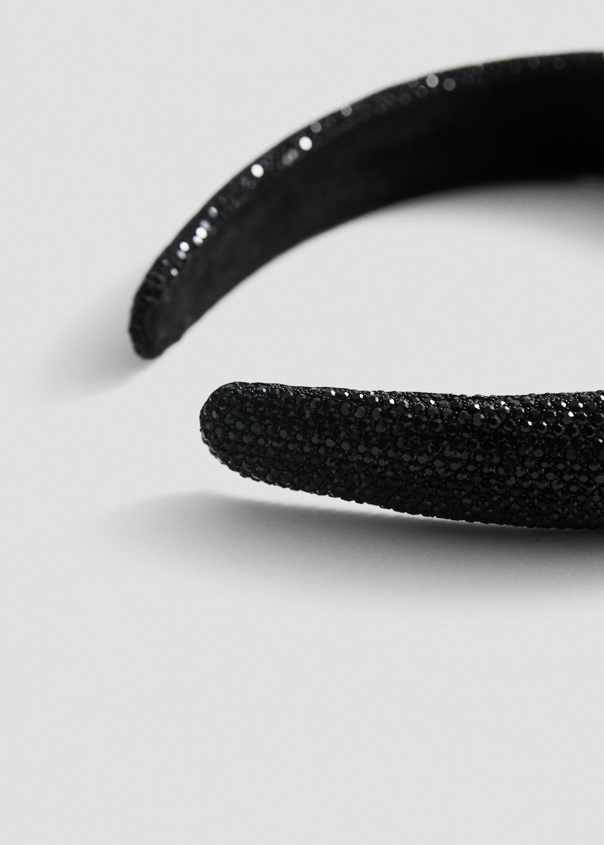 Diadema brillos - Plano medio