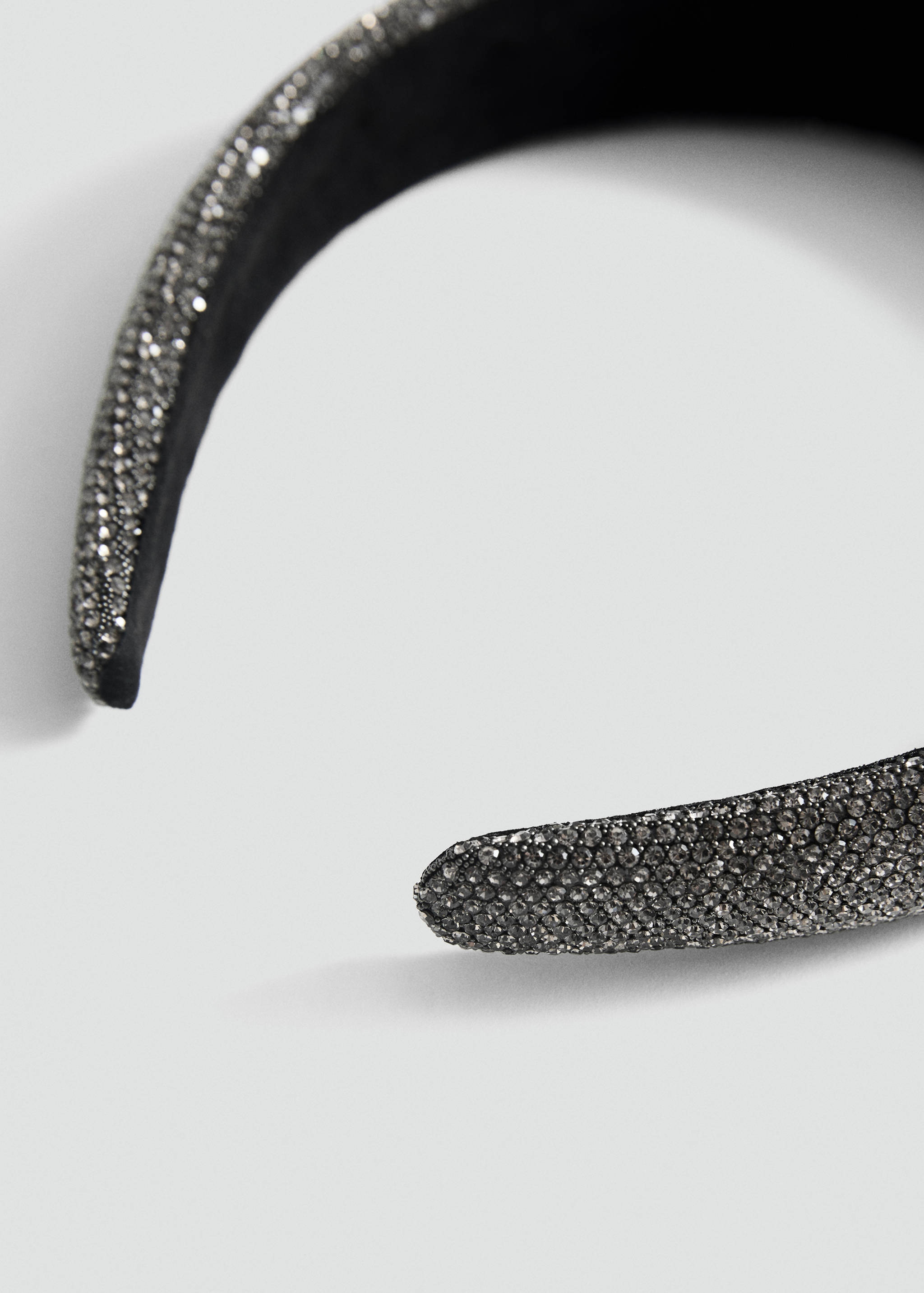 Diadema brillos - Plano medio