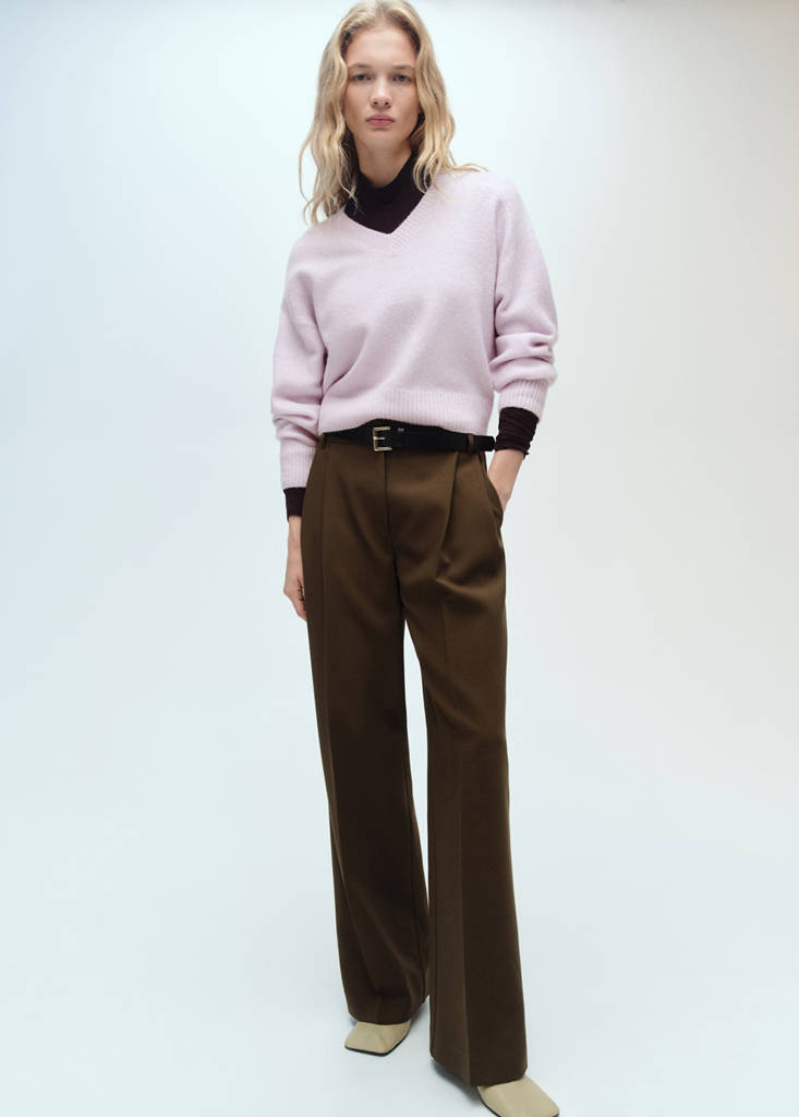 V-neck knit sweater — Light/Pastel Purple