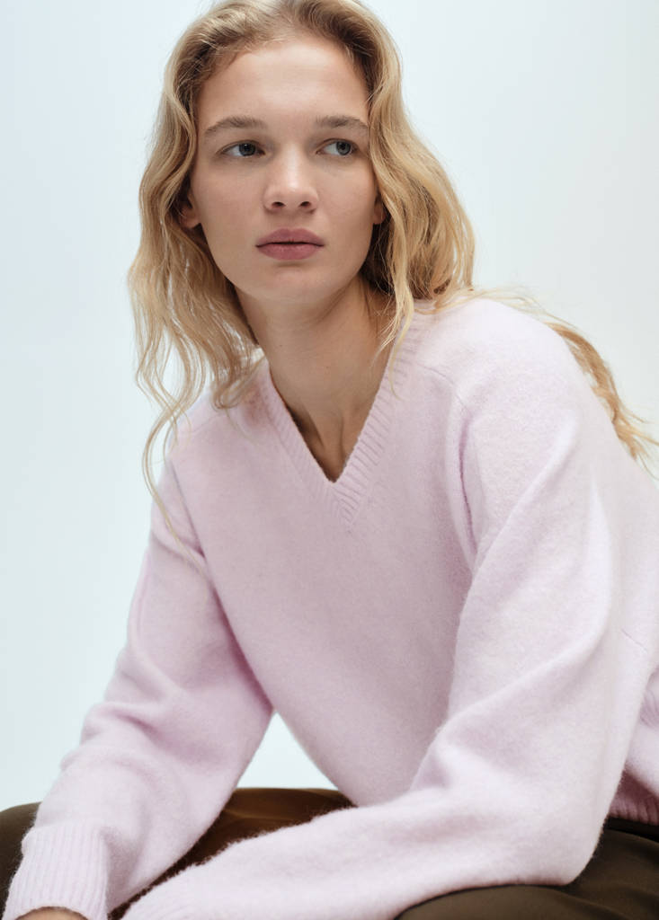 V-neck knit sweater — Light/Pastel Purple