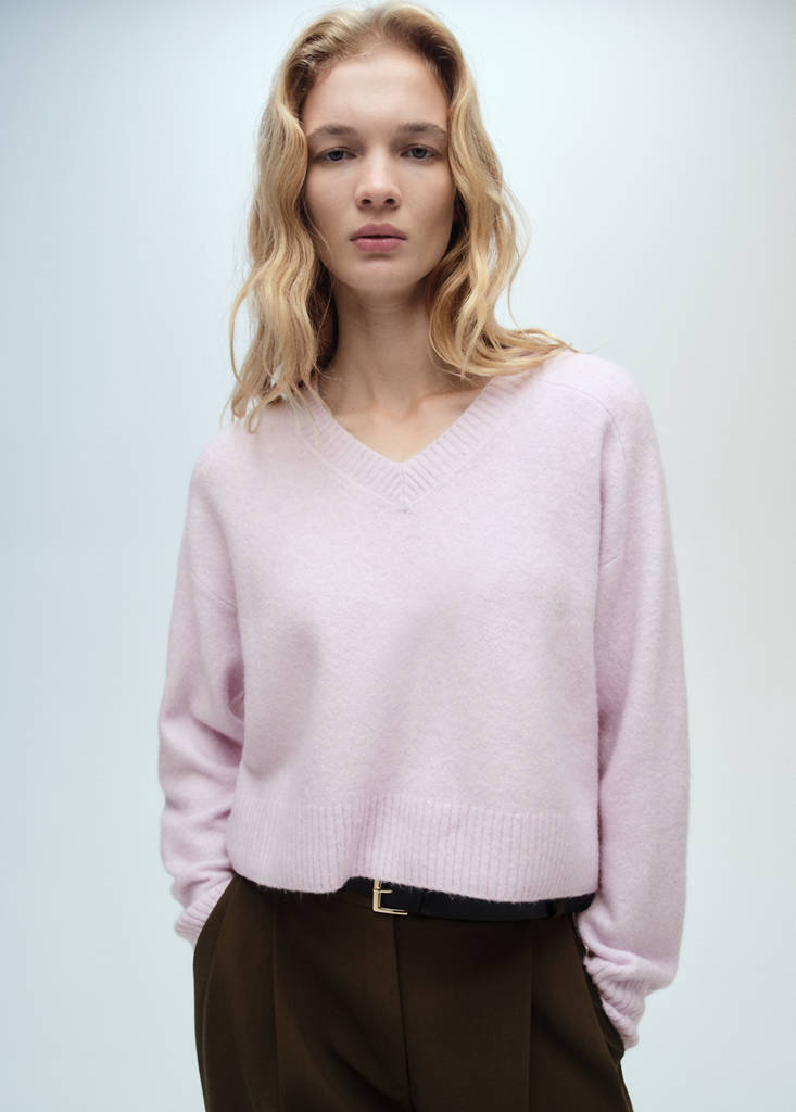 V-neck knit sweater — Light/Pastel Purple
