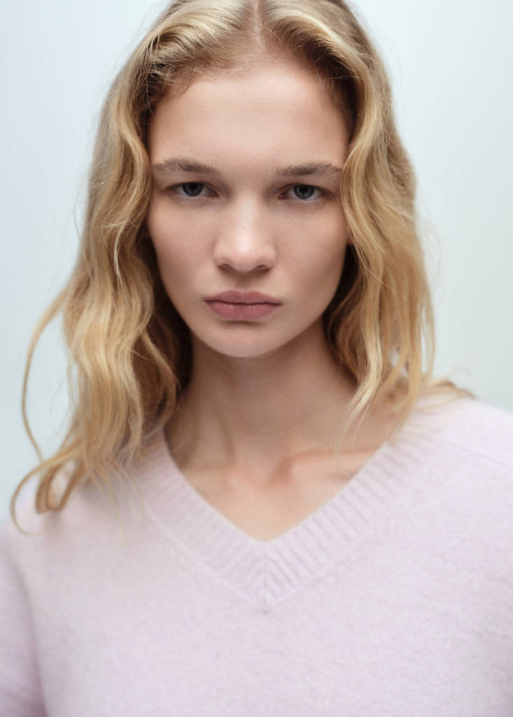 V-neck knit sweater — Light/Pastel Purple
