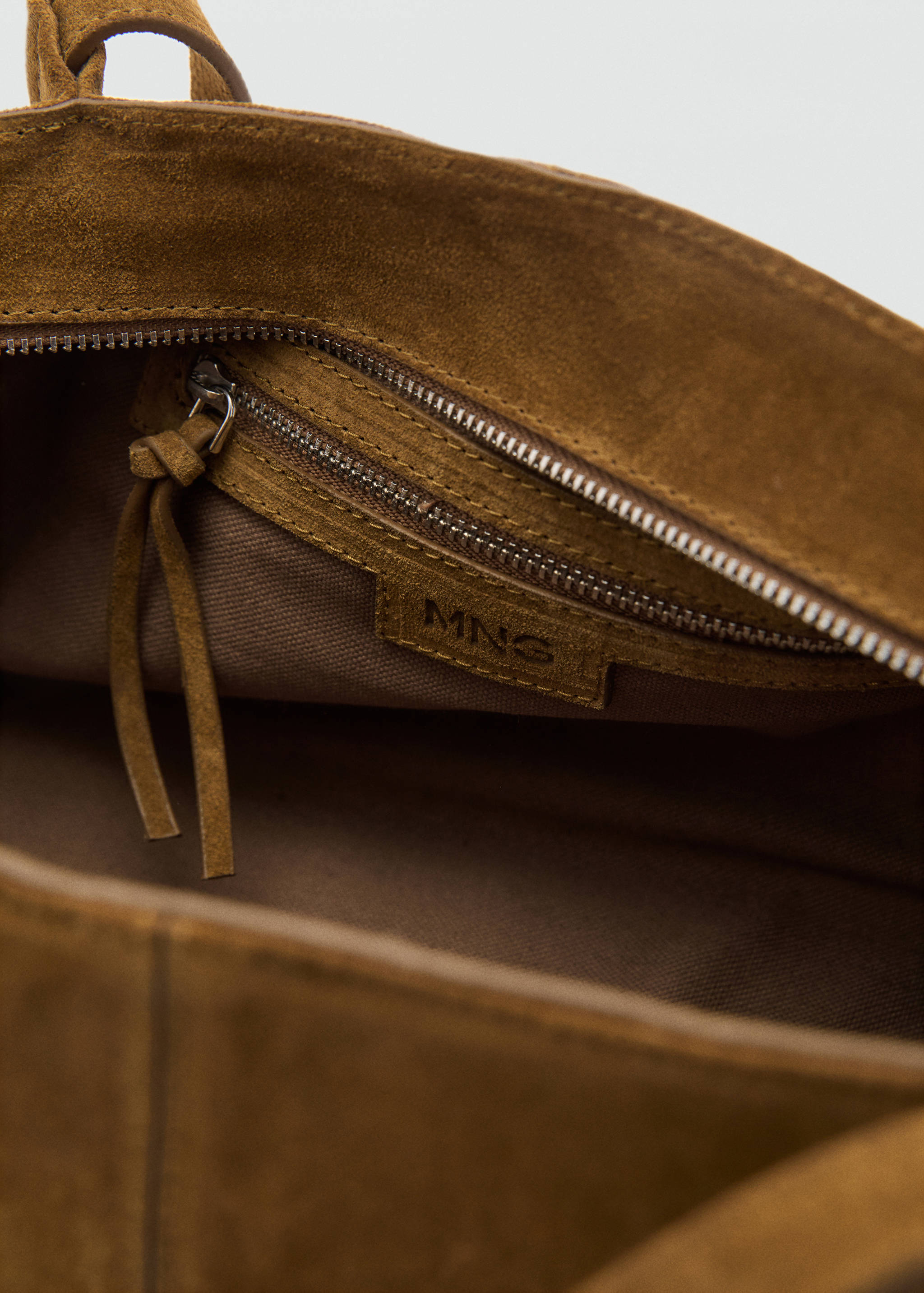 Double handle suede bag - Details of the article 3