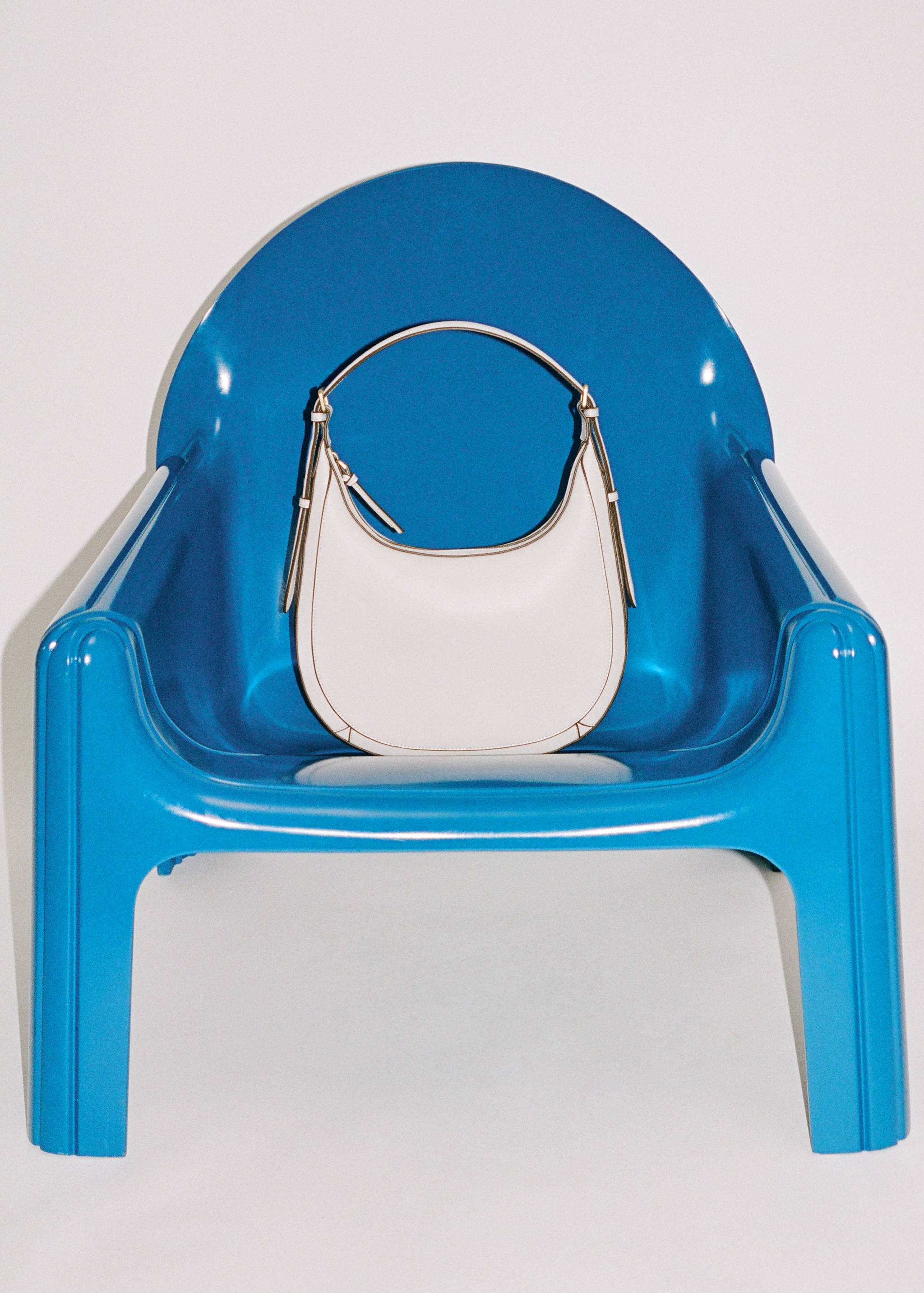 حقيبة كتف بيضاوية - رؤية عامة