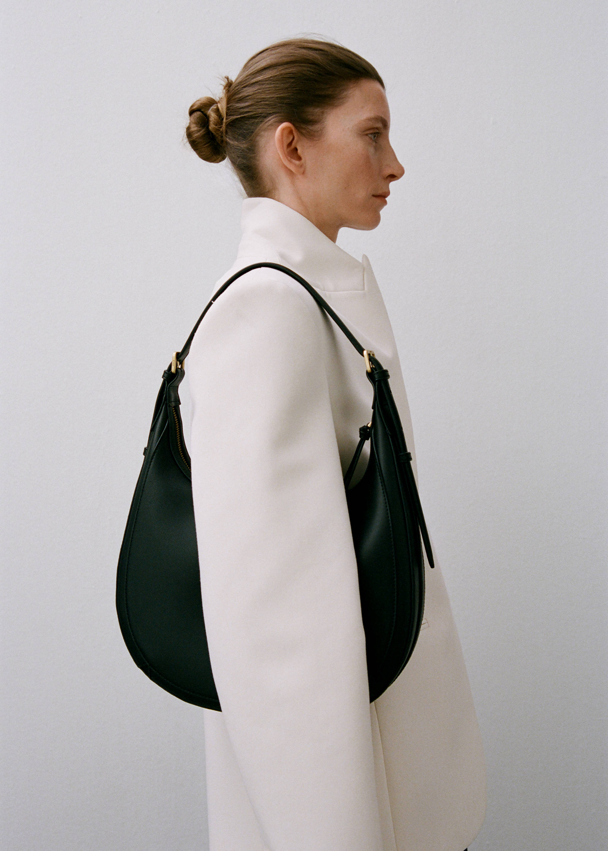 Oval shoulder bag - Details of the article 7