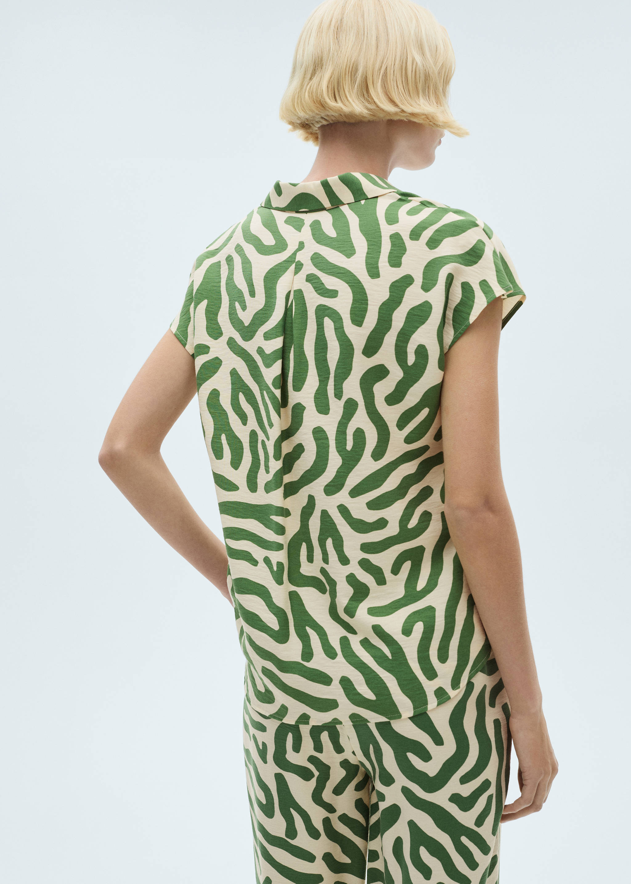 Sleeveless printed blouse - Reverse of the article