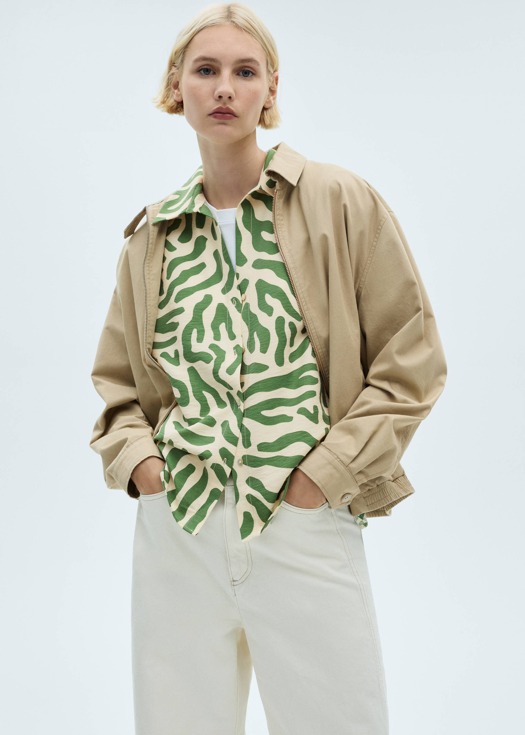 Sleeveless printed blouse - Details of the article 2