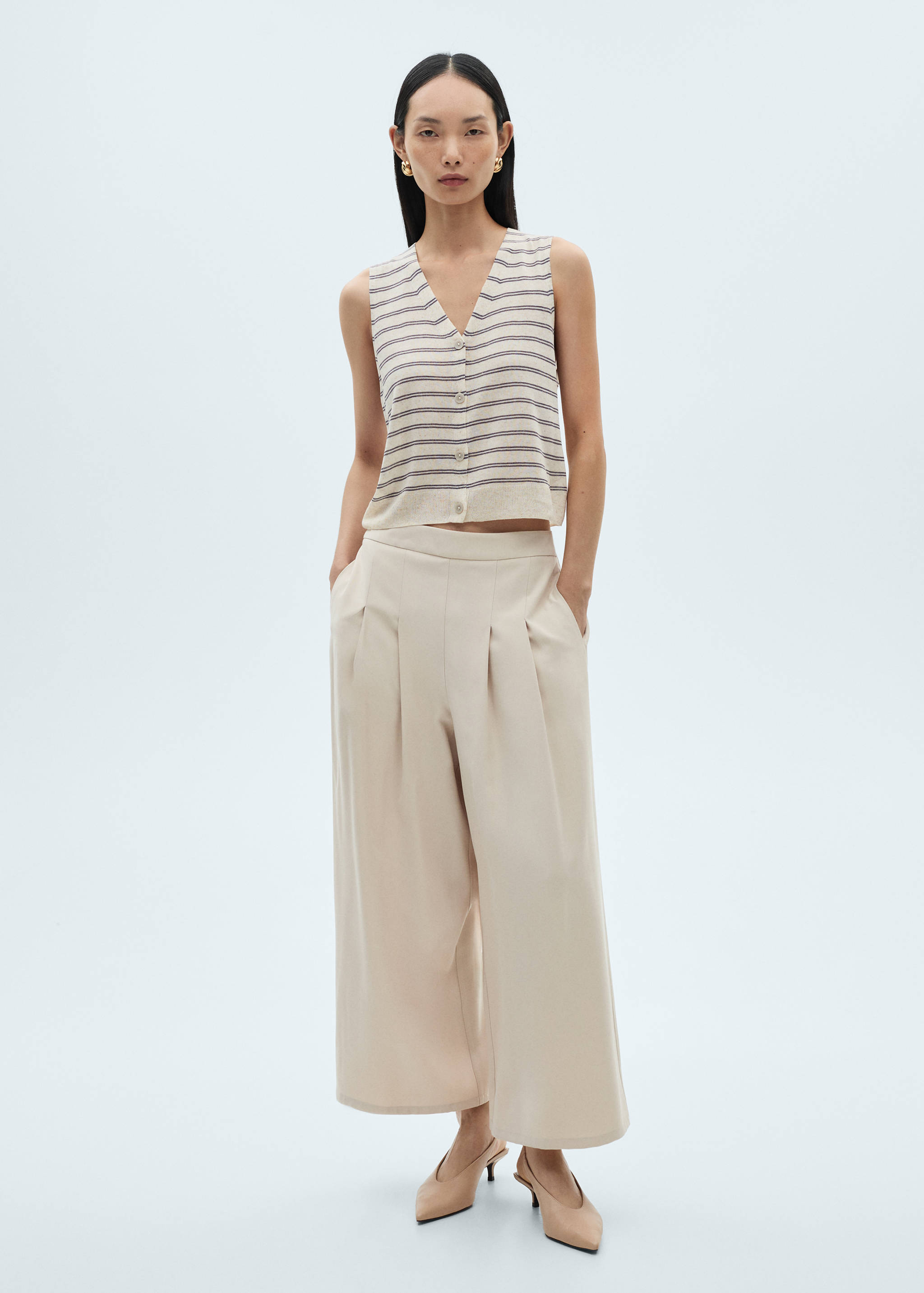 Knitted gilet with buttons - General plane