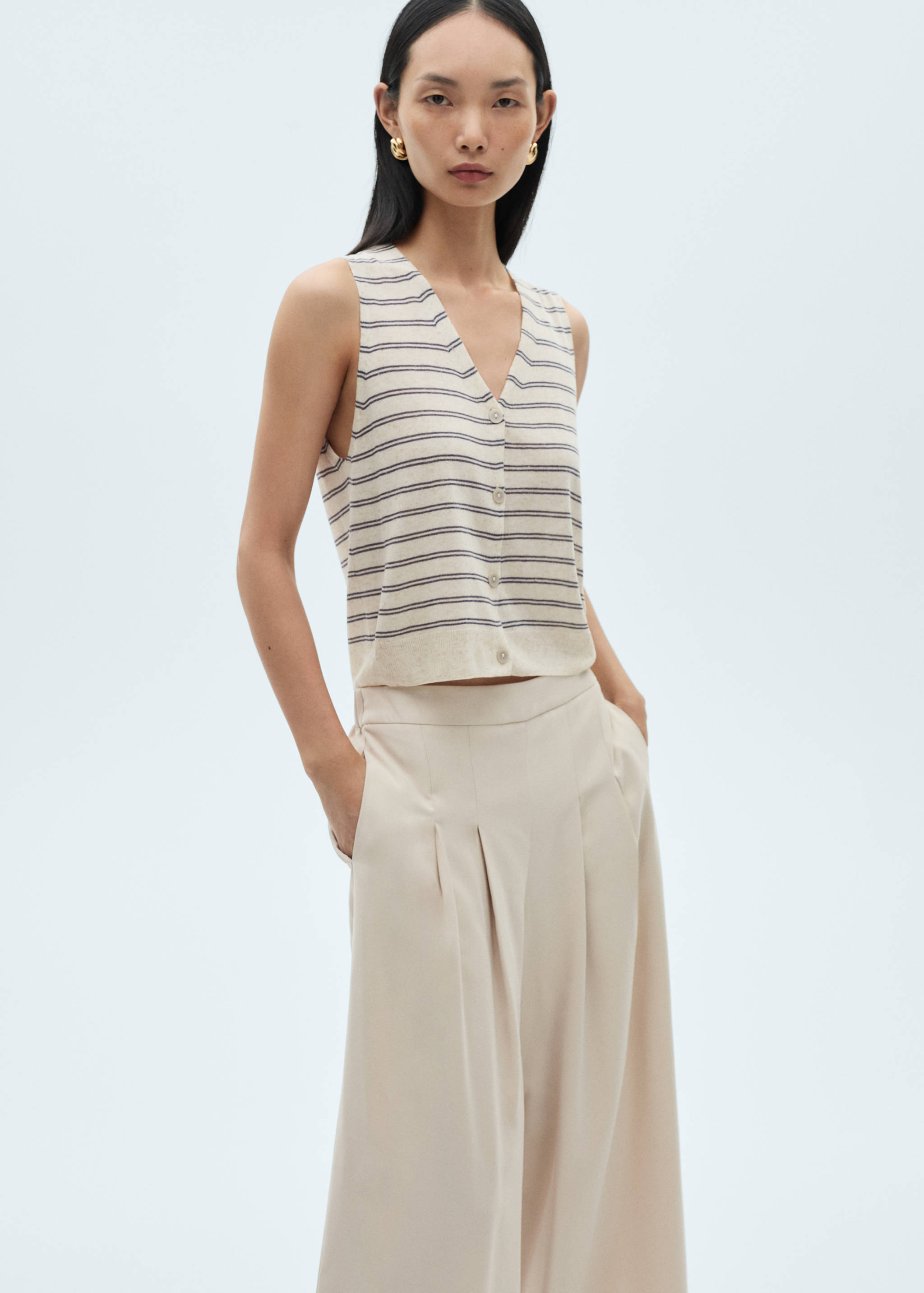 Knitted gilet with buttons - Medium plane