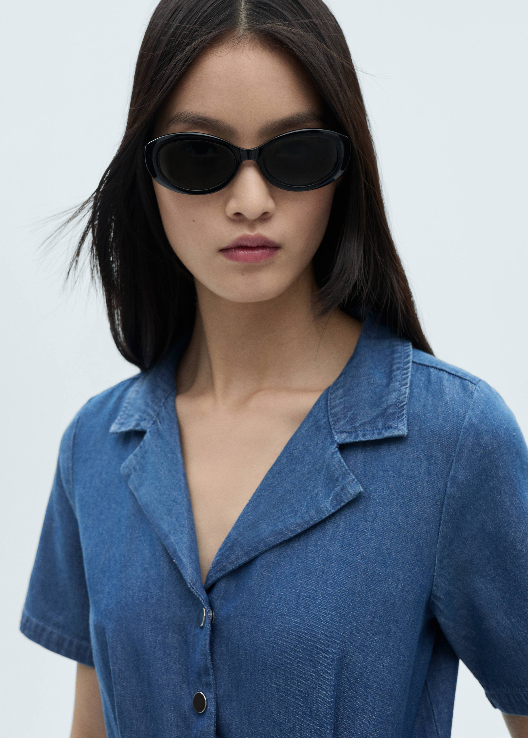 Джинсовый комбинезон с короткими рукавами - Обратная сторона изделия