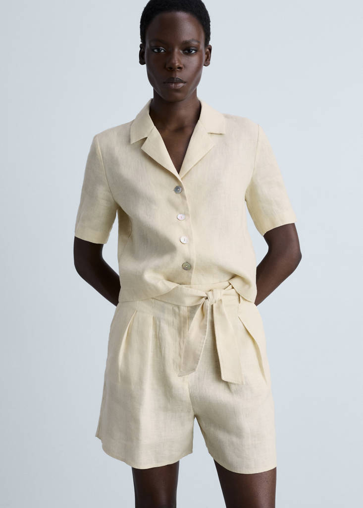 Linen shorts with belt — Beige