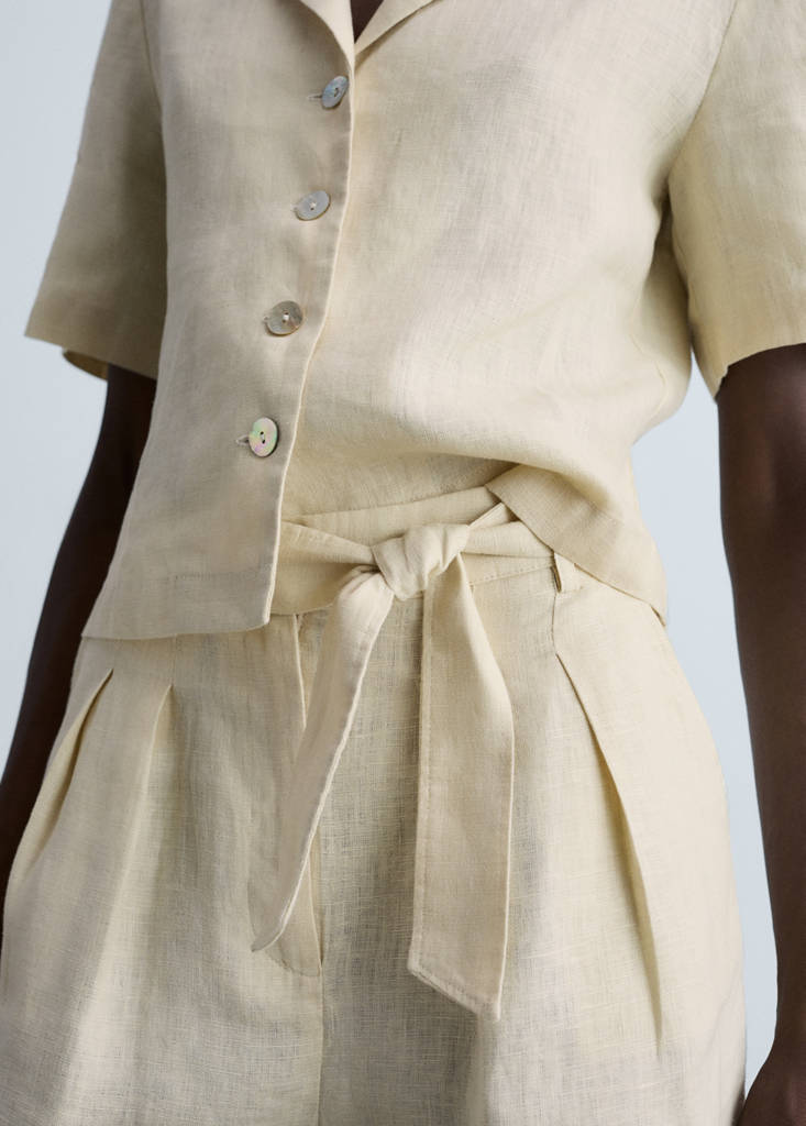 Linen shorts with belt — Beige