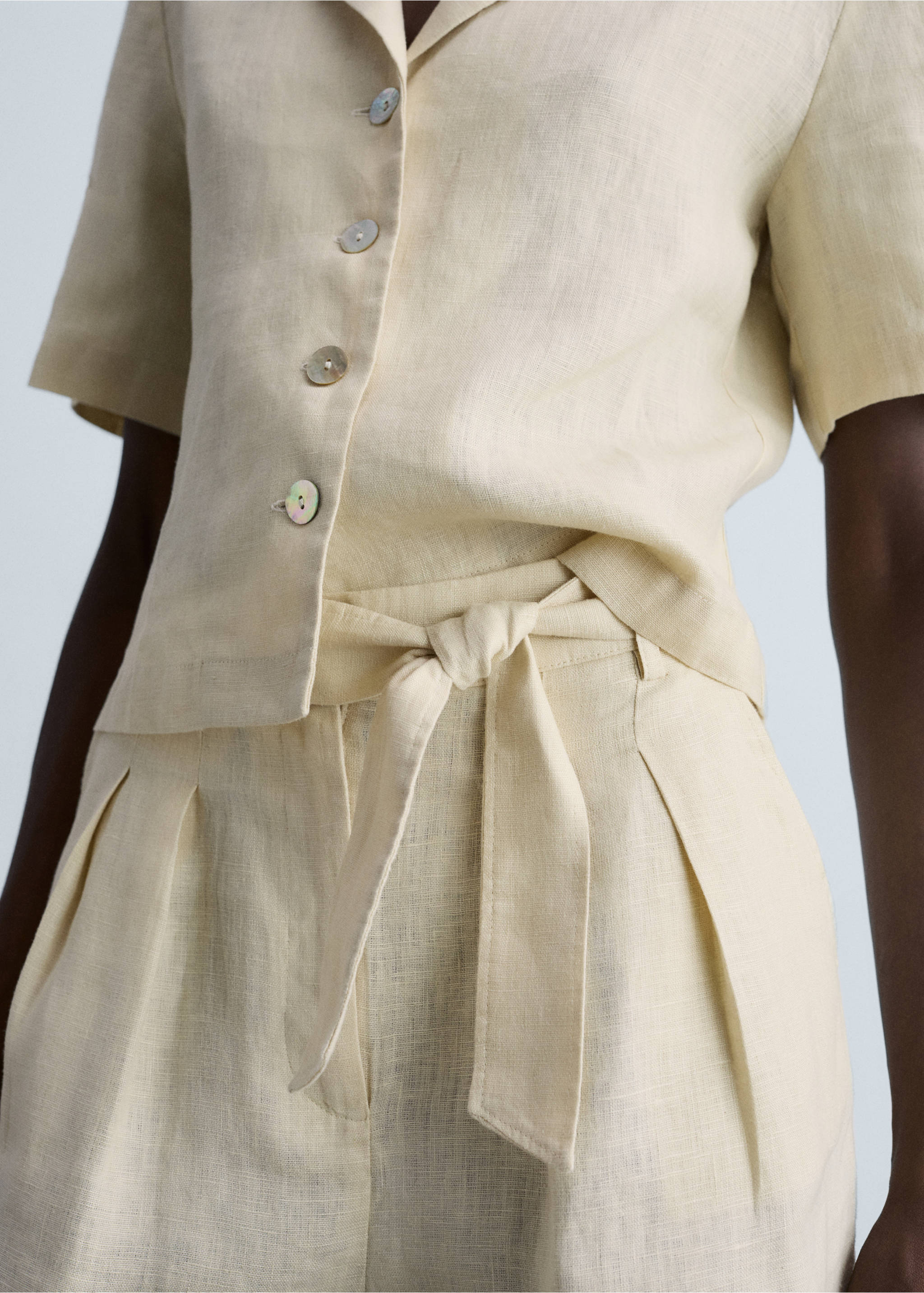 Shorts lino cinturón - Detalle del artículo 3, Beige. Ref: 87040591-00.