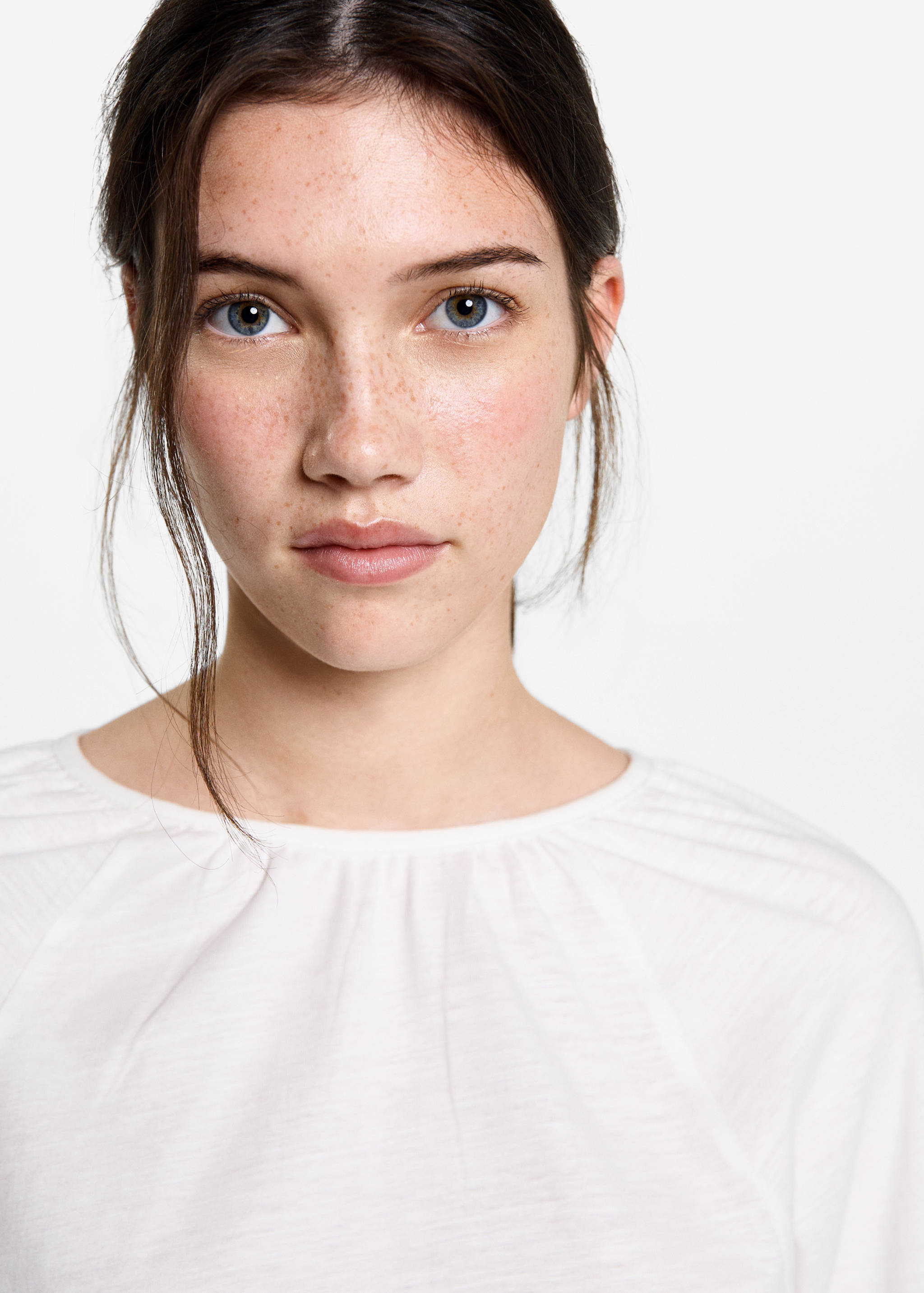 Gathered neck T-shirt - Details of the article 1