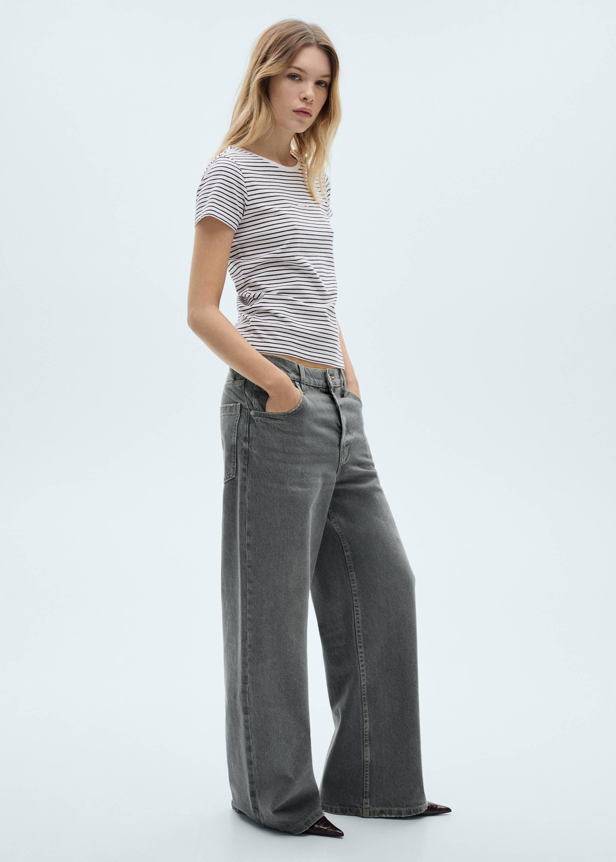 Camiseta rayas logo - Plano general