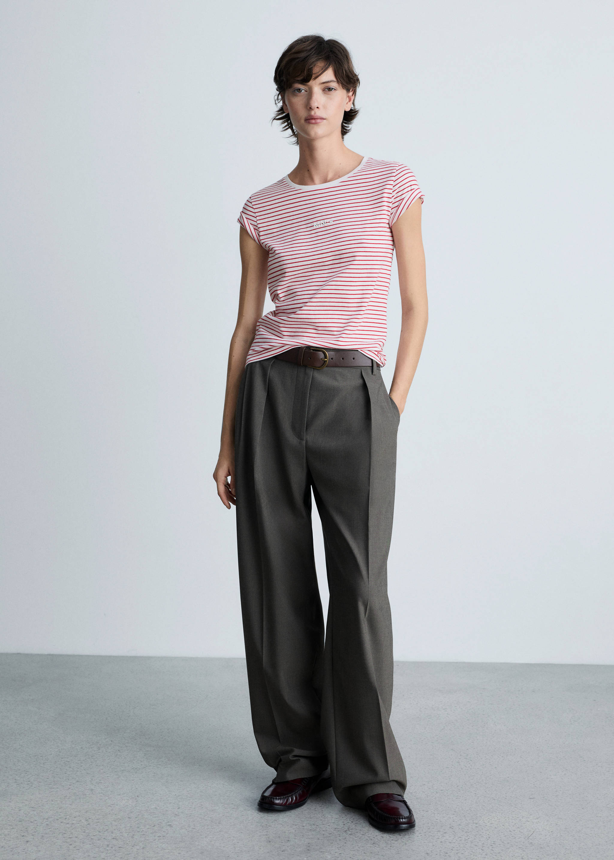 Camiseta rayas logo - Plano general