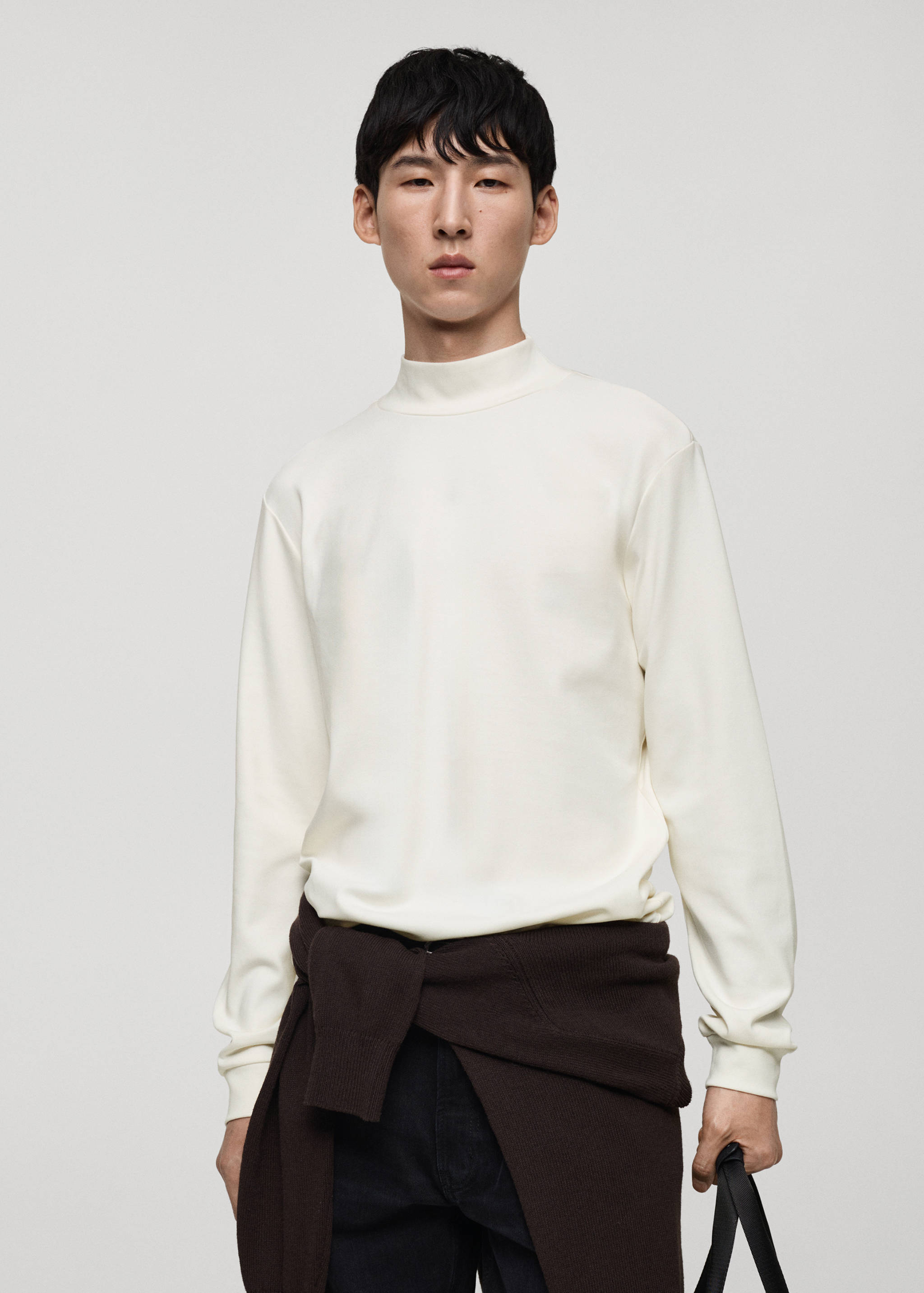 T-shirt manches longues col montant - Plan moyen