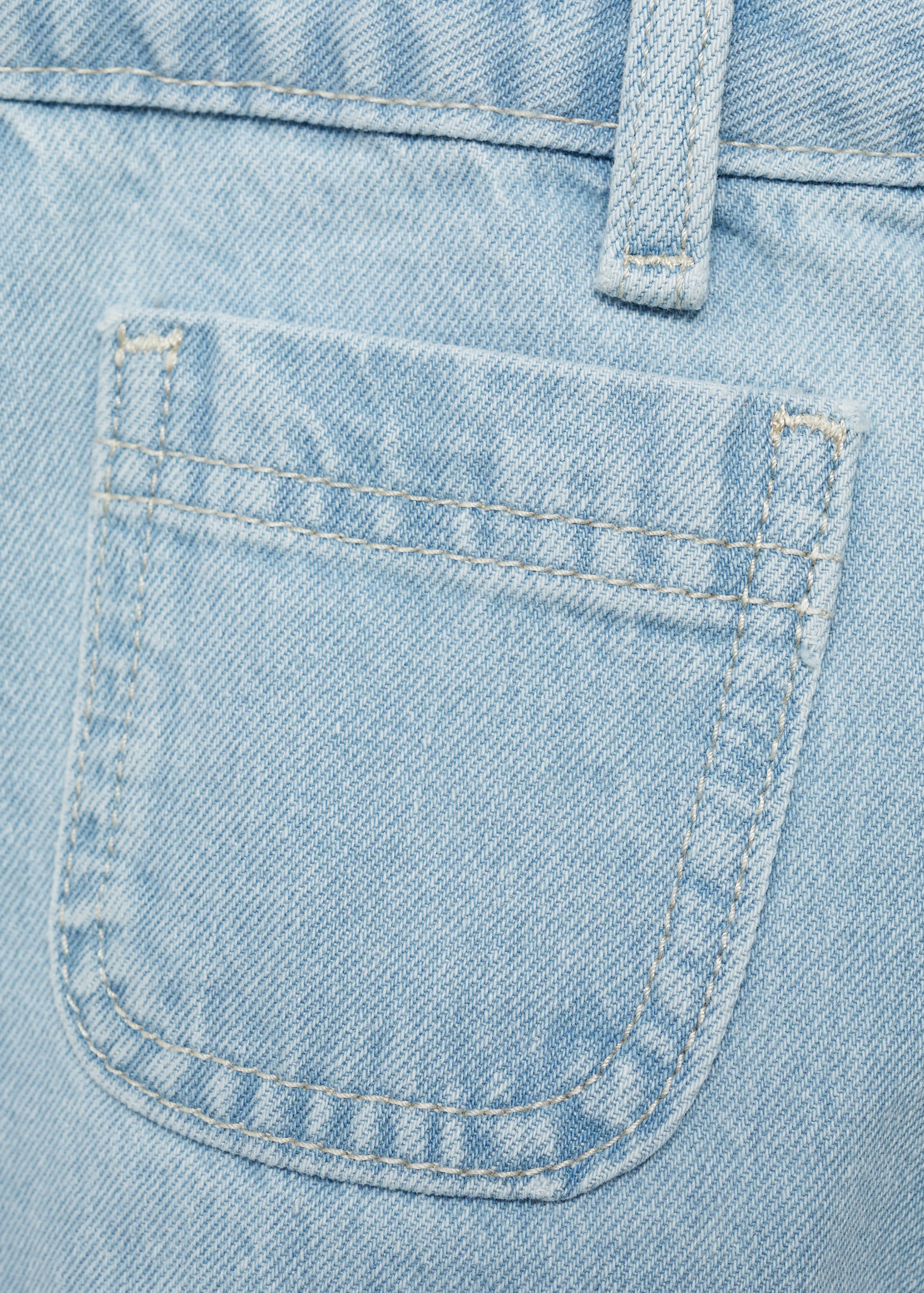 Denim shorts with pockets - Details of the article 8