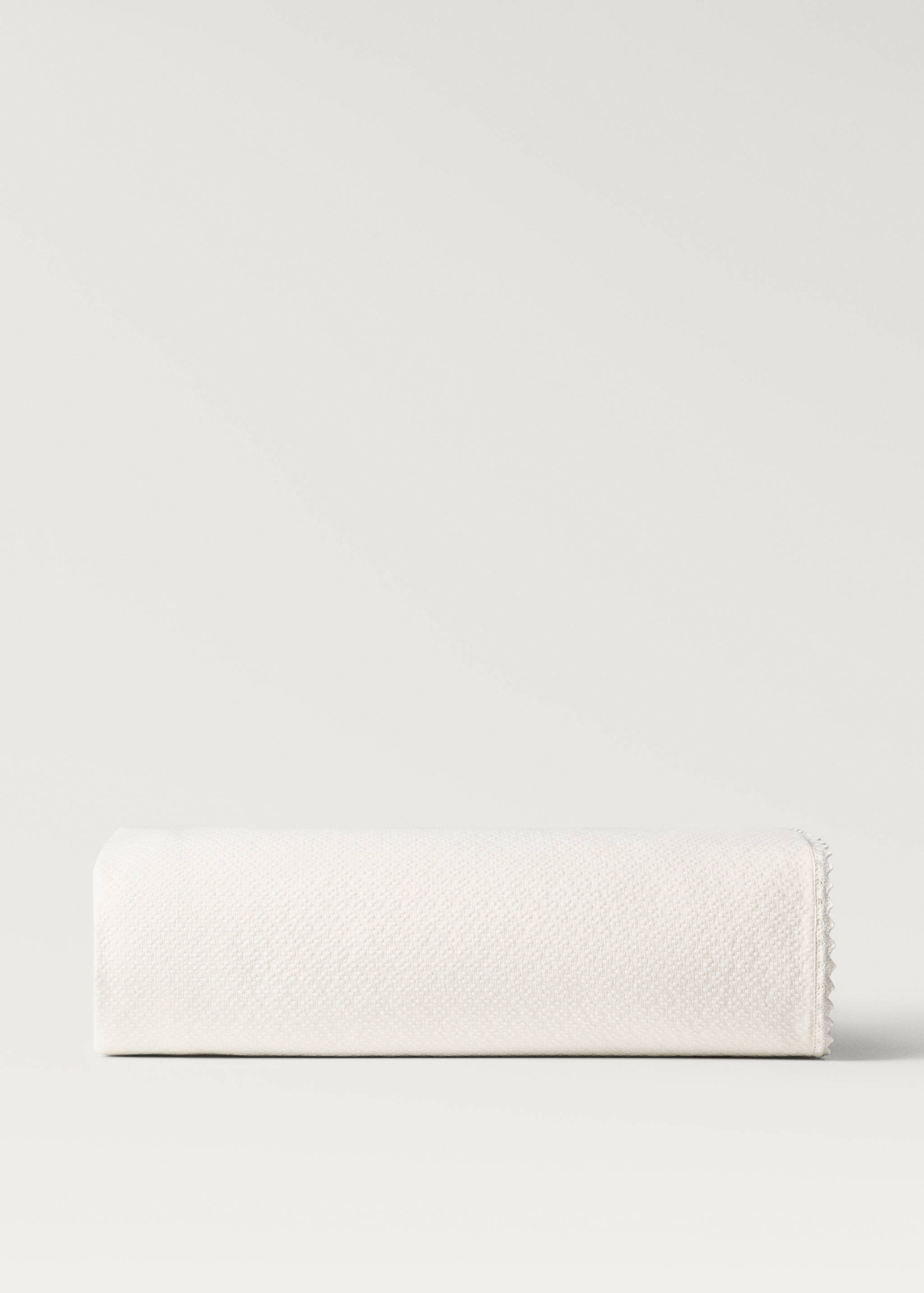 Cot bedspread with lace trim - Article without model