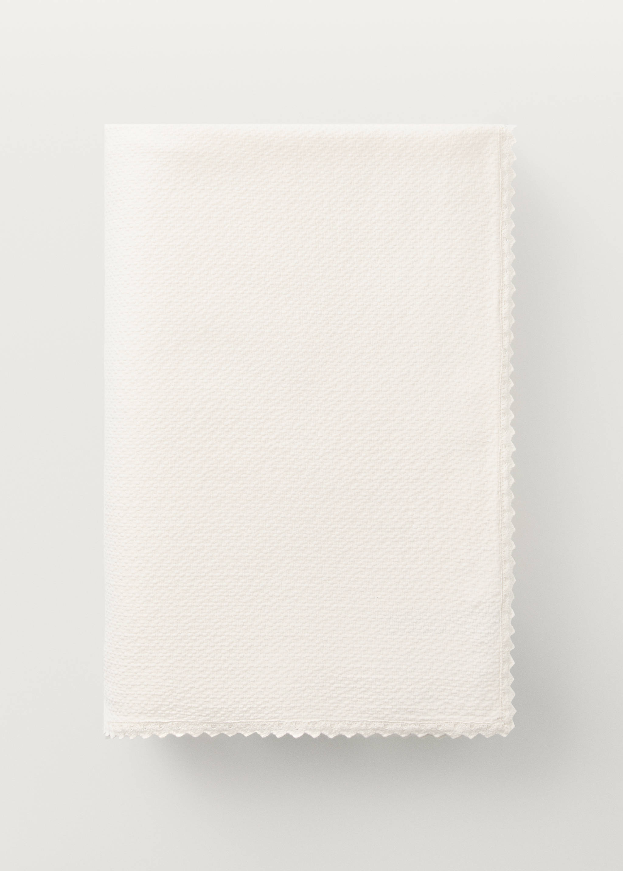 Cot bedspread with lace trim - Details of the article 3