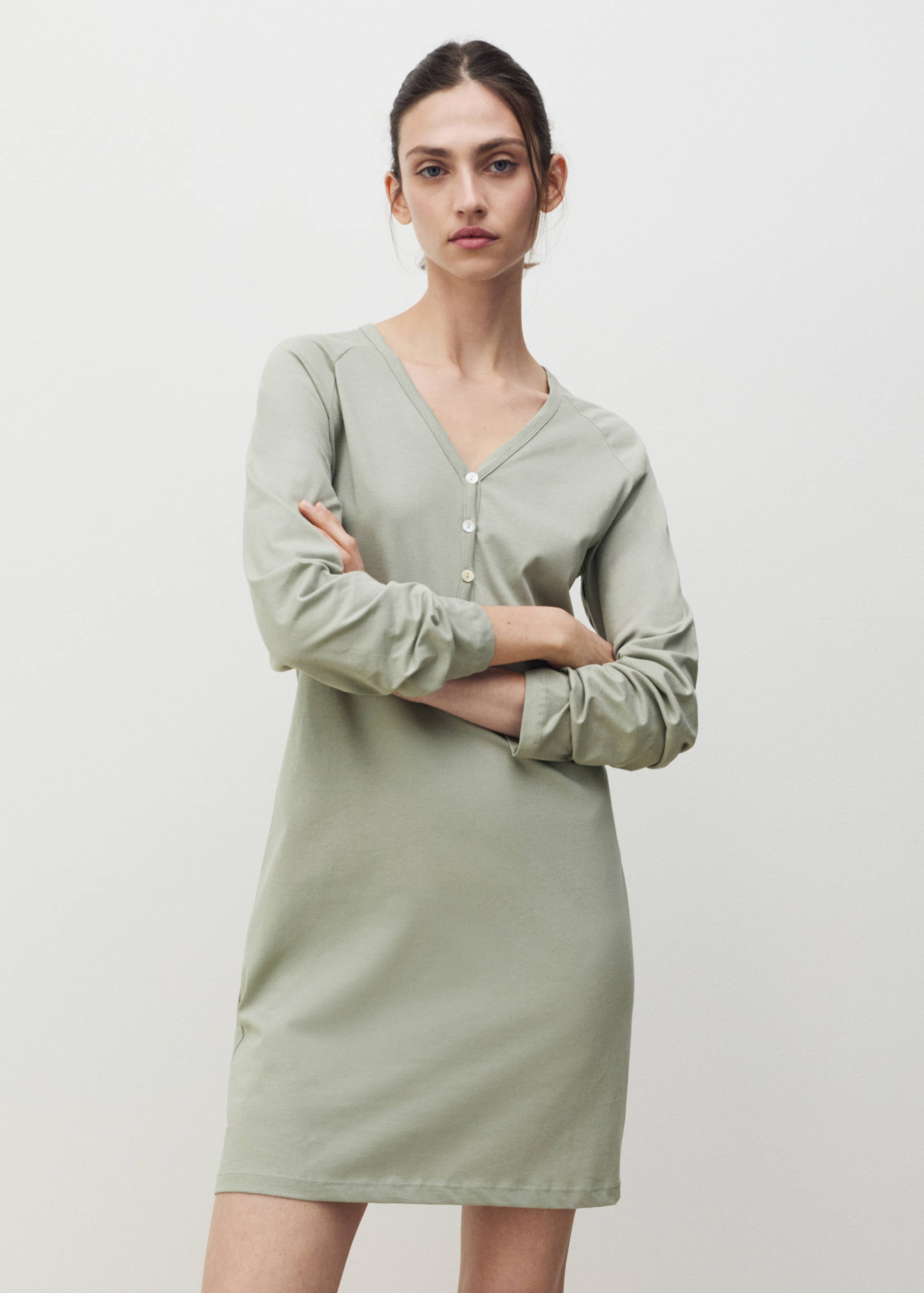 Cotton V-neck nightgown - Medium plane