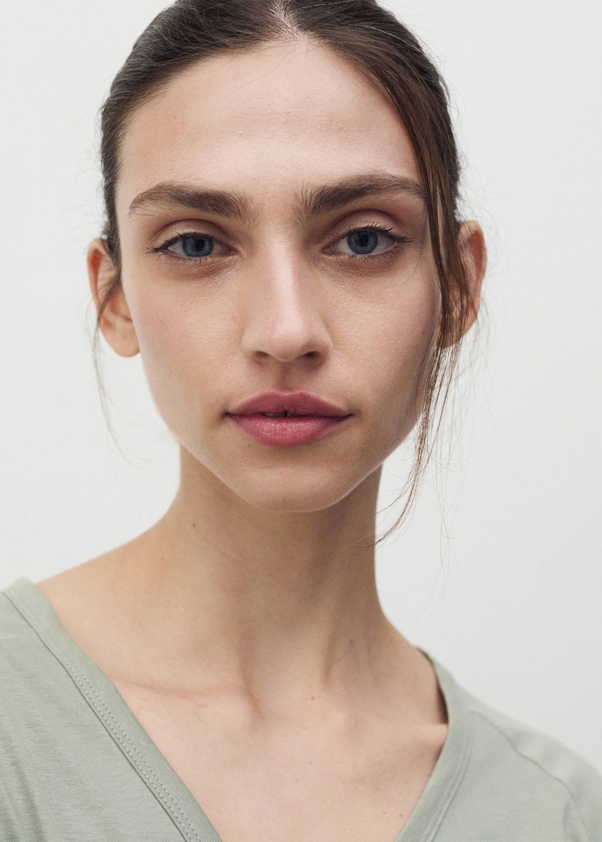 Cotton V-neck nightgown - Details of the article 1