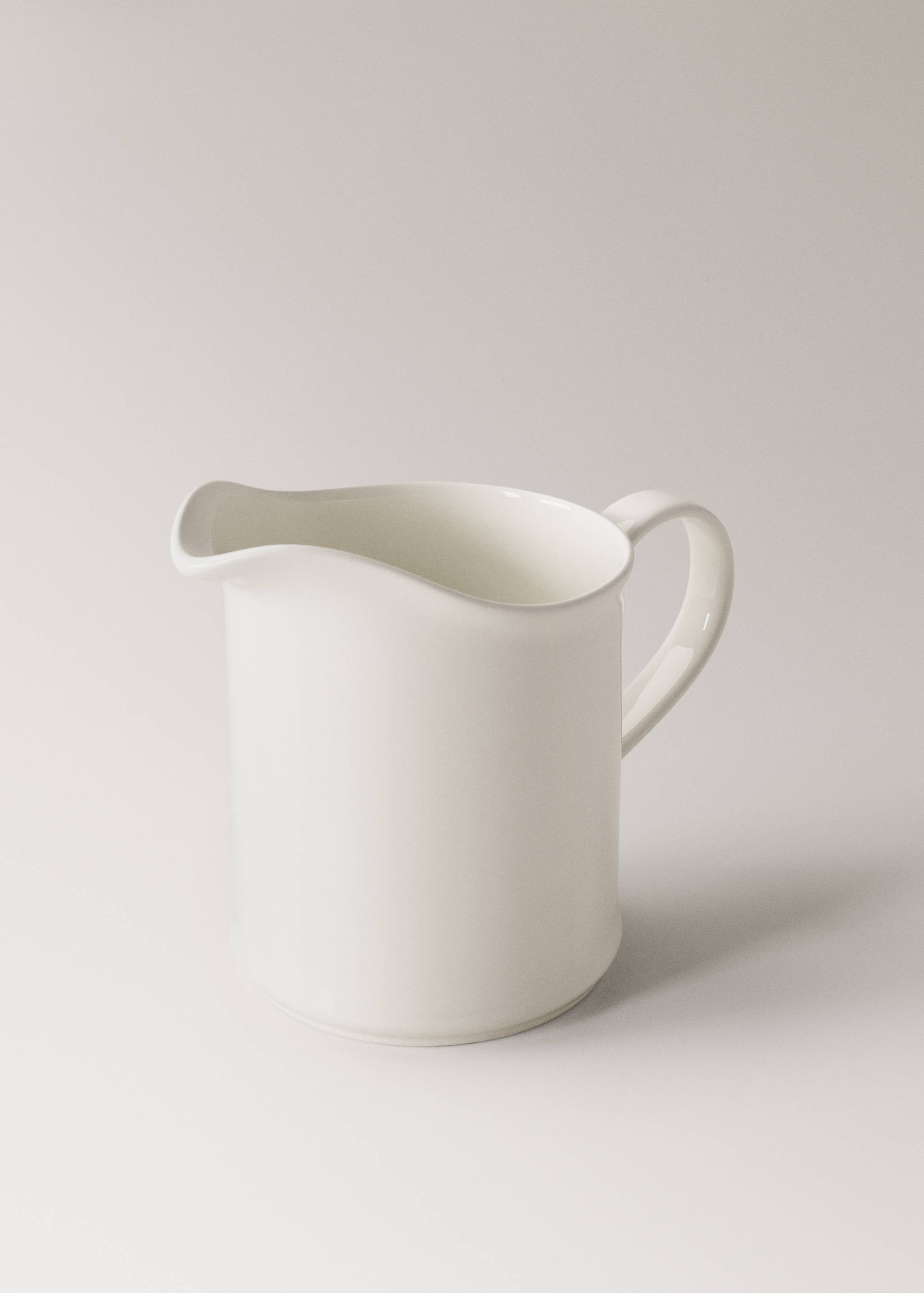 Bone china milk jug - Details of the article 1