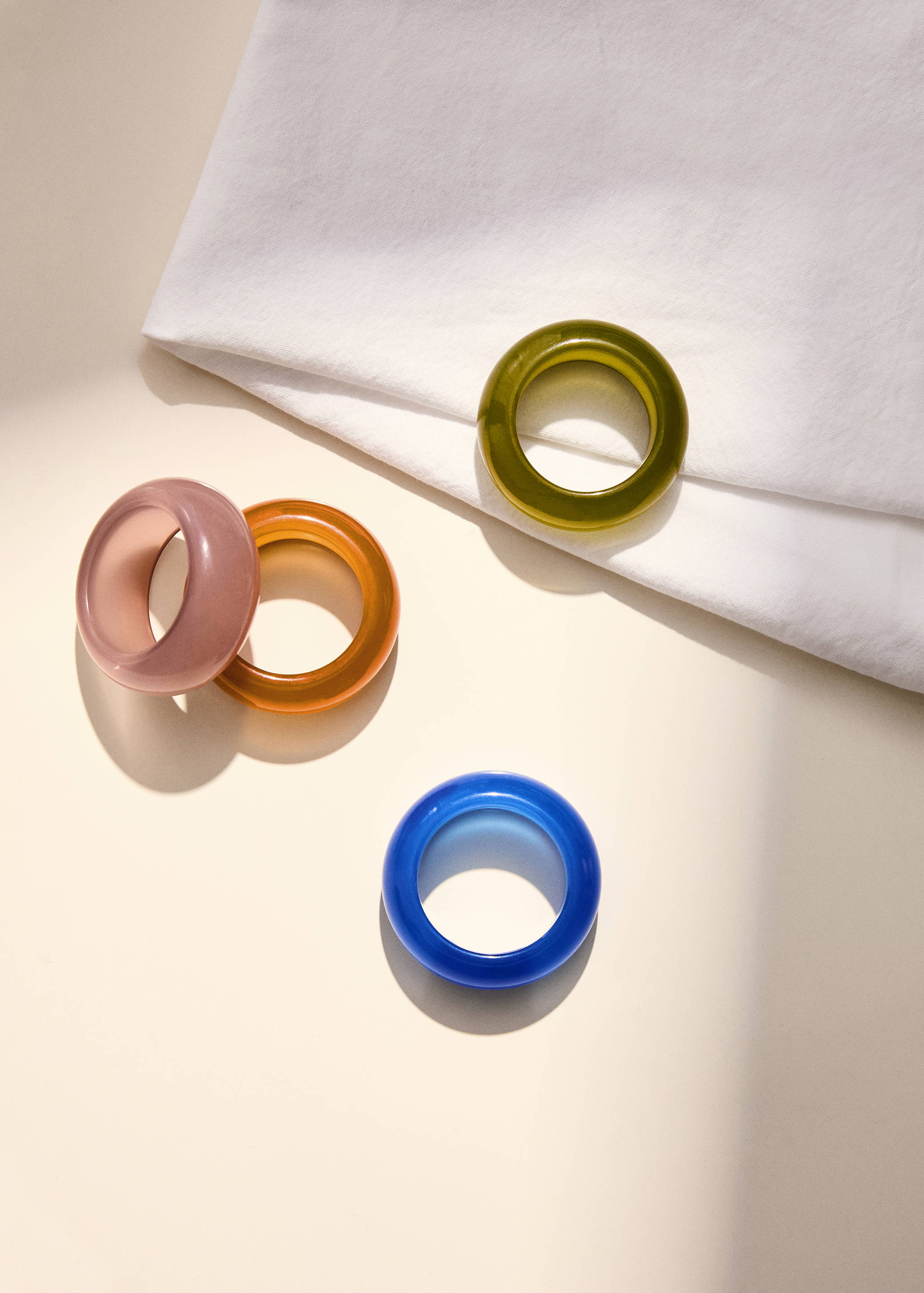 Resin napkin rings - General plane