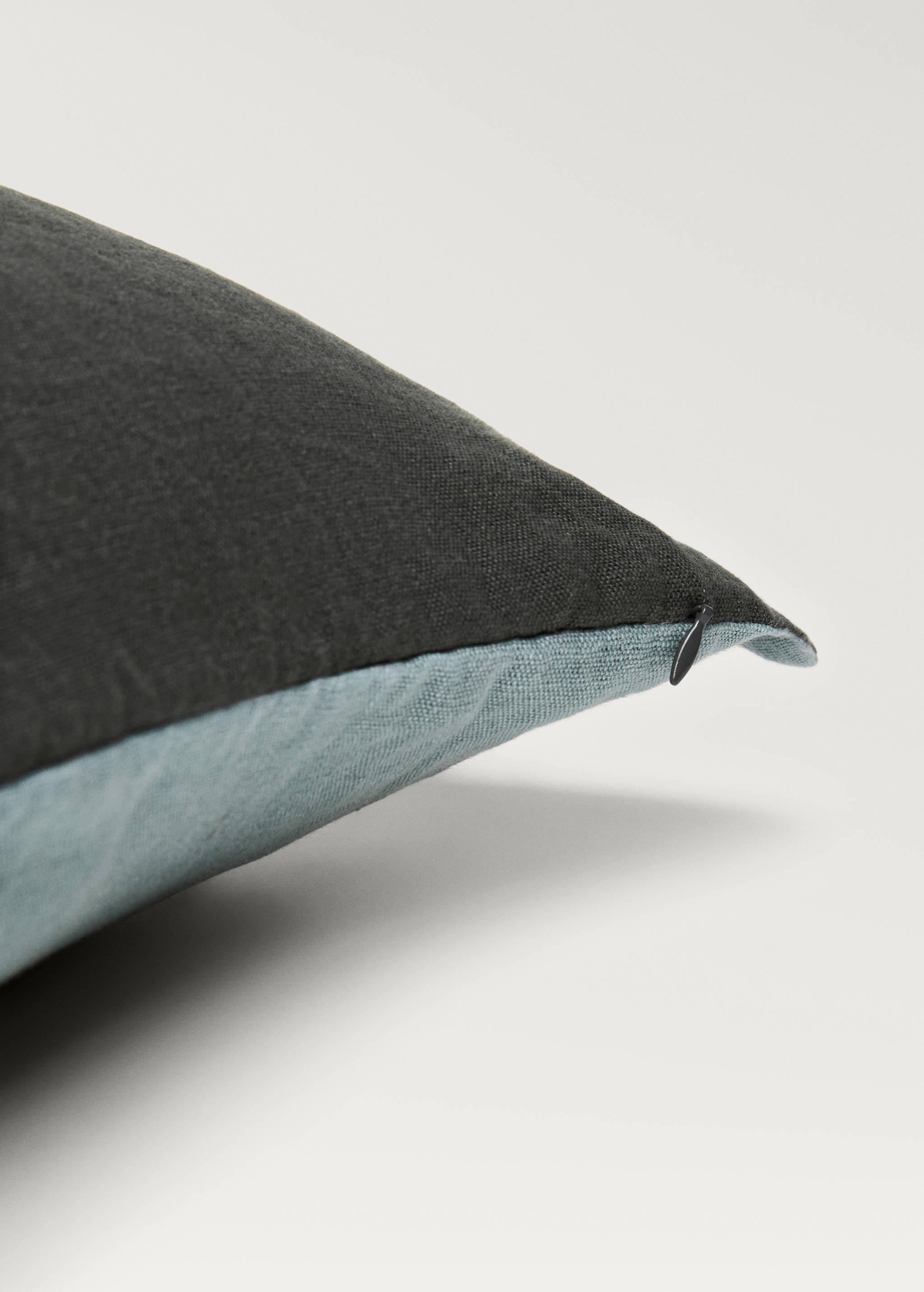 Two-tone linen cushion cover 60 x 60 cm - Details of the article 2