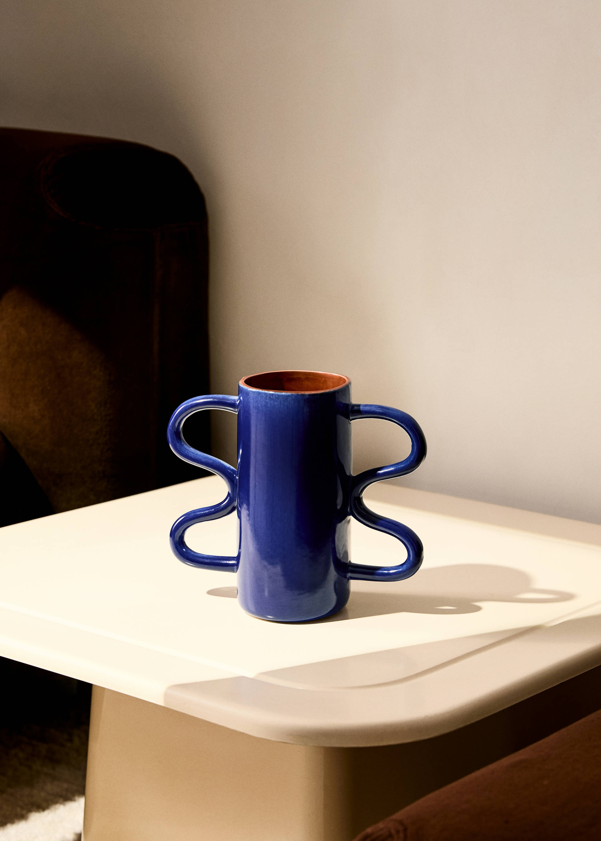 Medium earthenware vase with handles - General plane